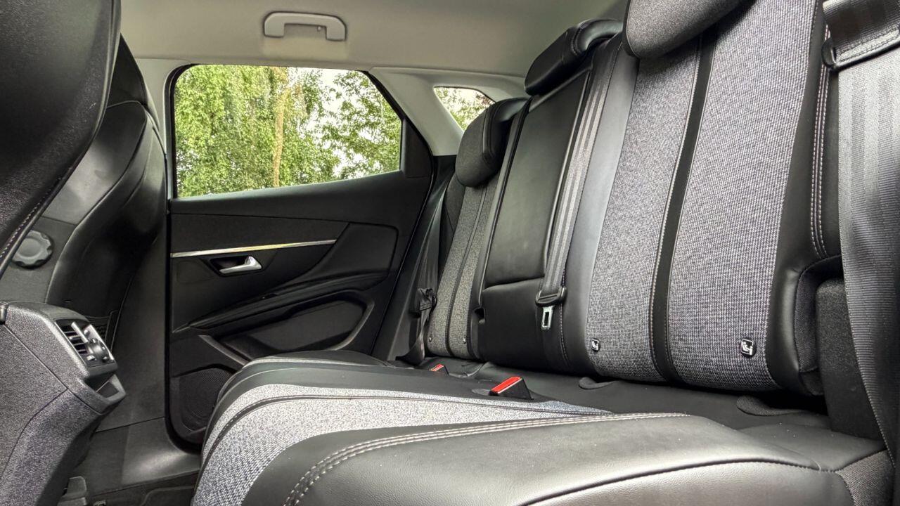 Peugeot 3008 view 13