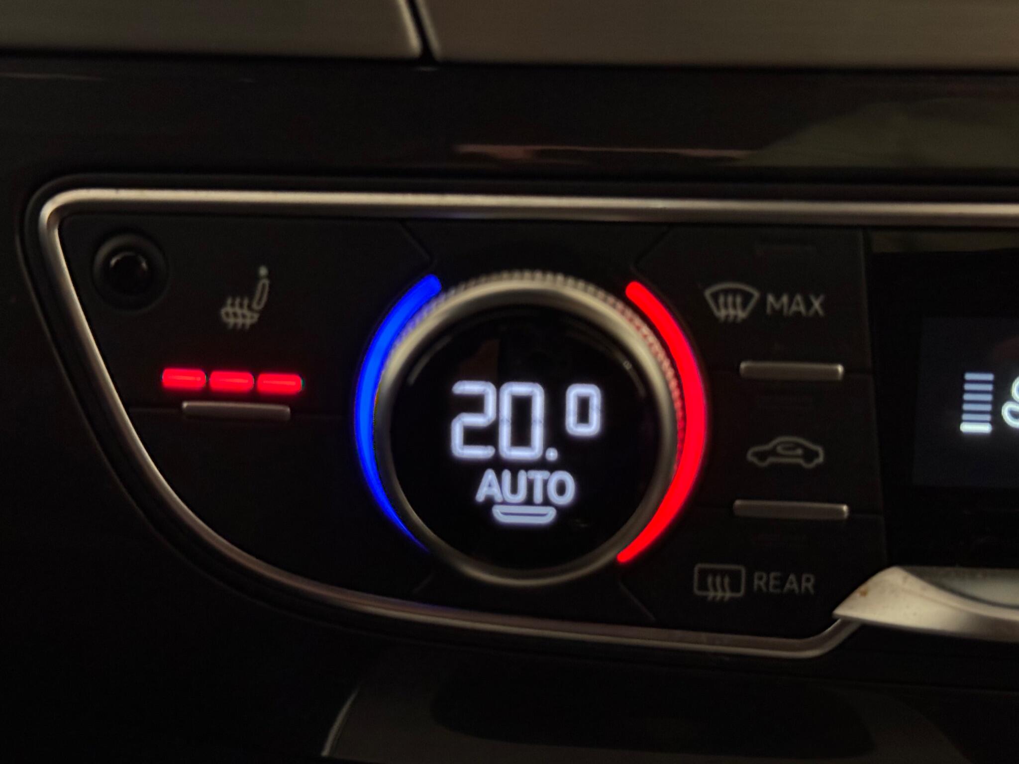 Audi Q7 view 15