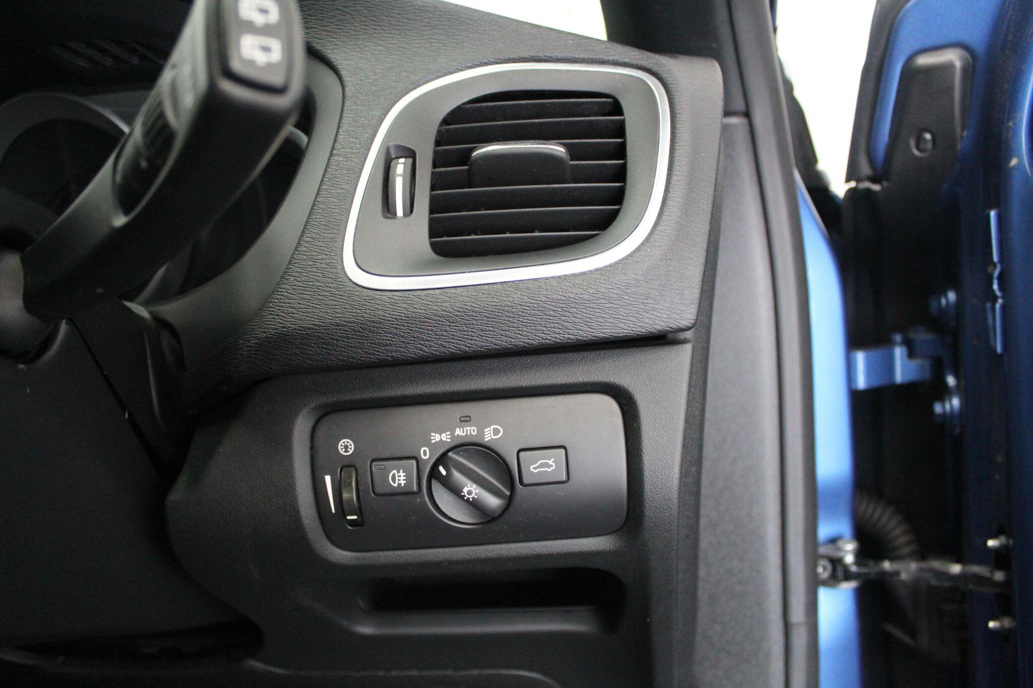 Volvo V40 view 47