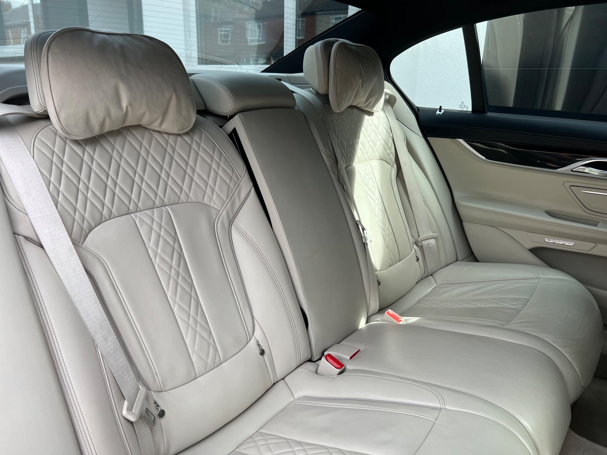 BMW 7 Series view 51