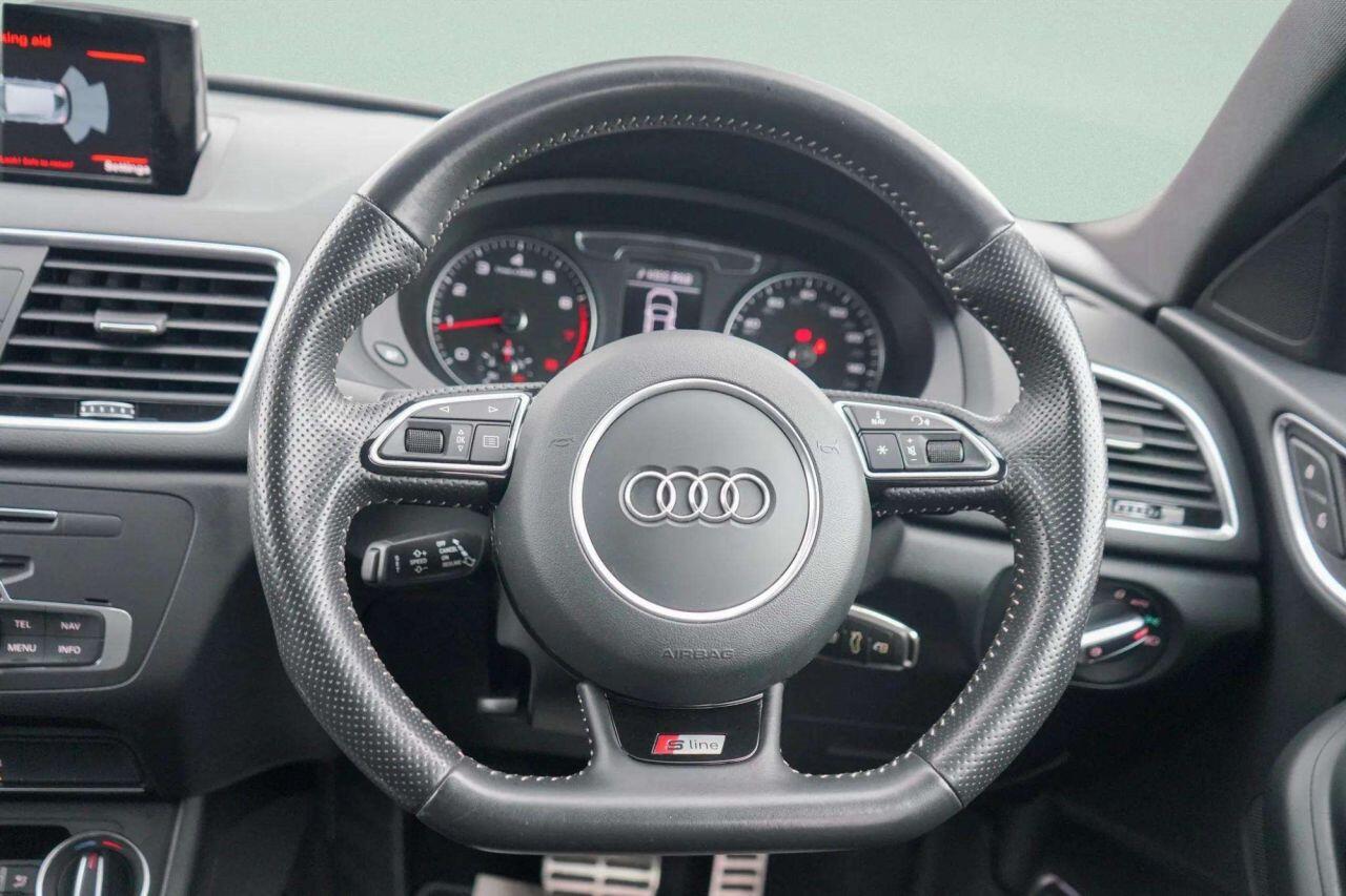 Audi Q3 view 19