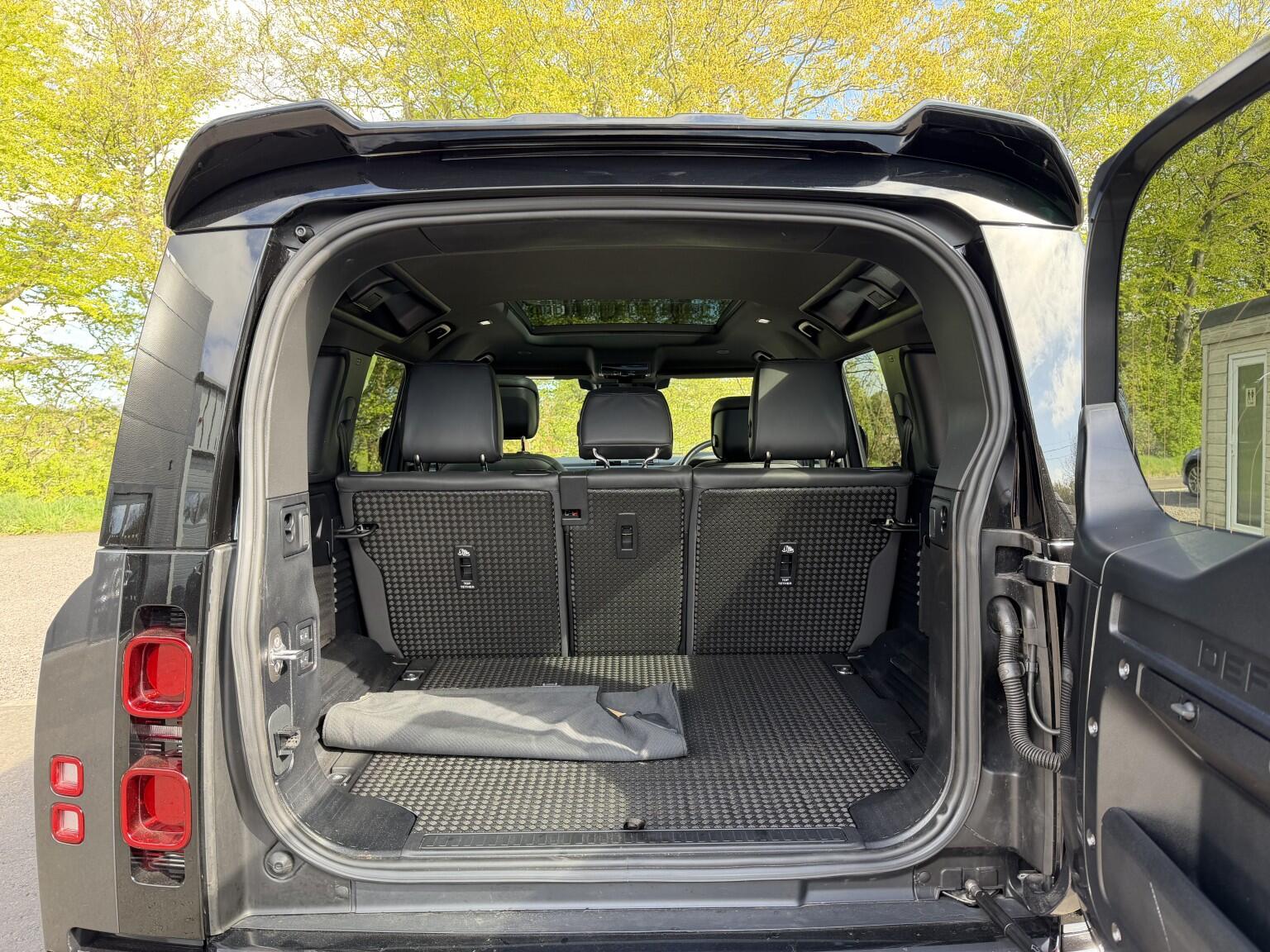 Land Rover Defender 110 view 20