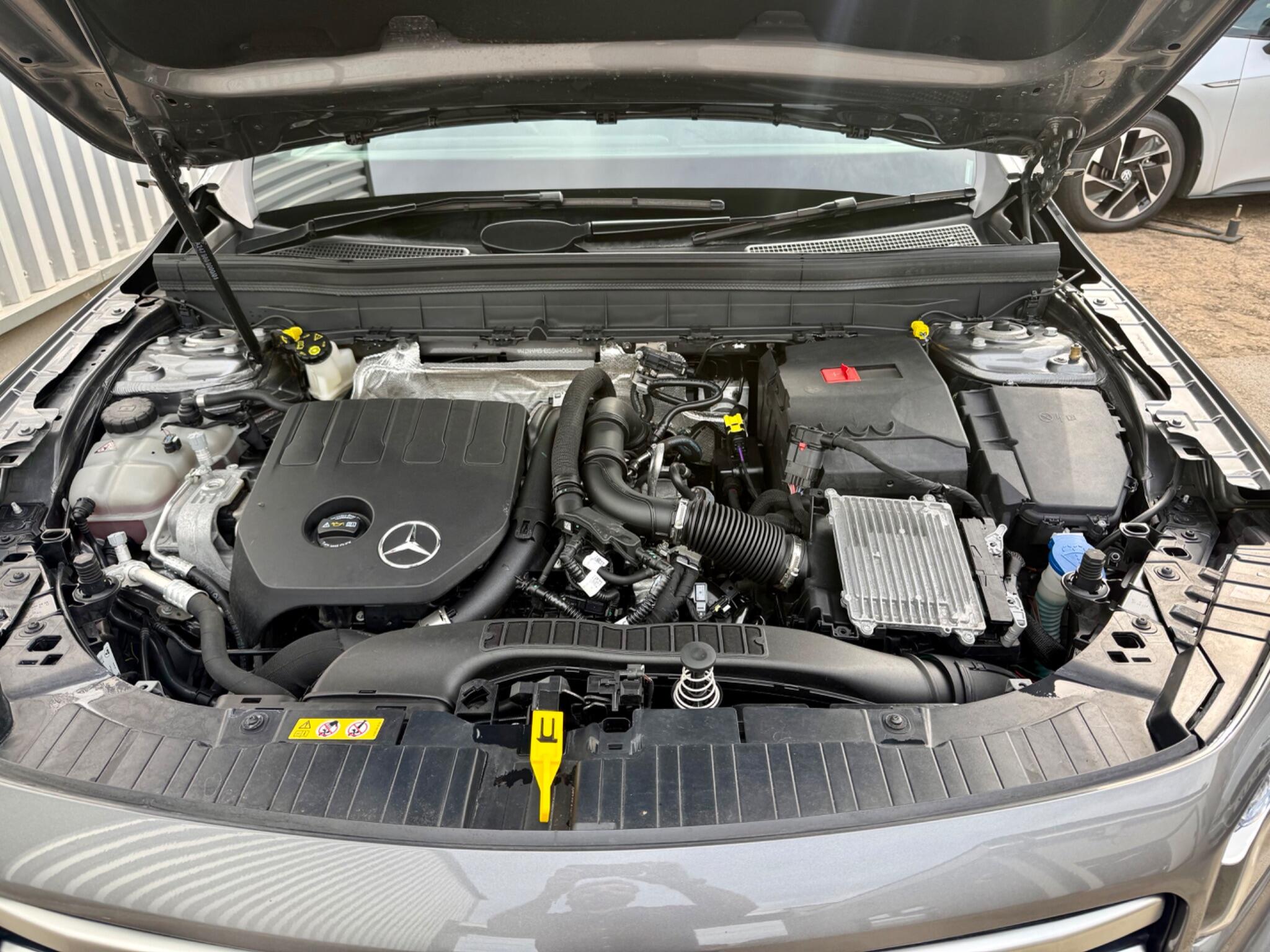 Mercedes-Benz GLB view 19