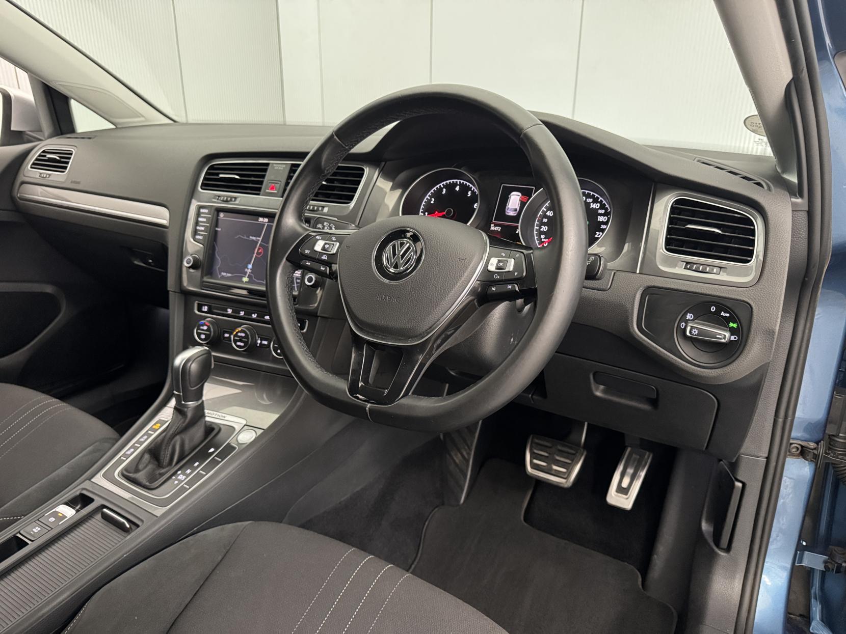 Volkswagen Golf view 40