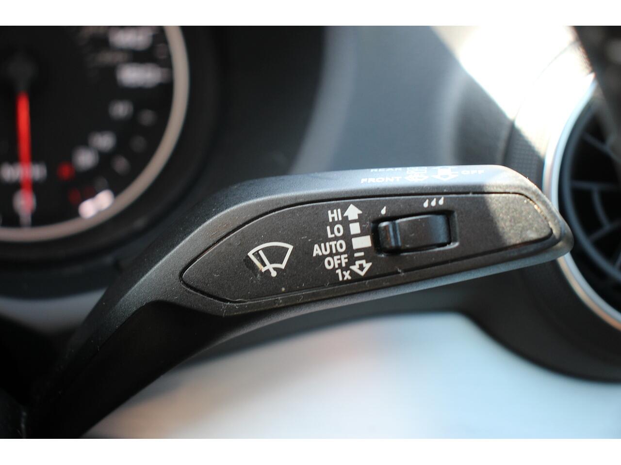 Audi Q2 view 27