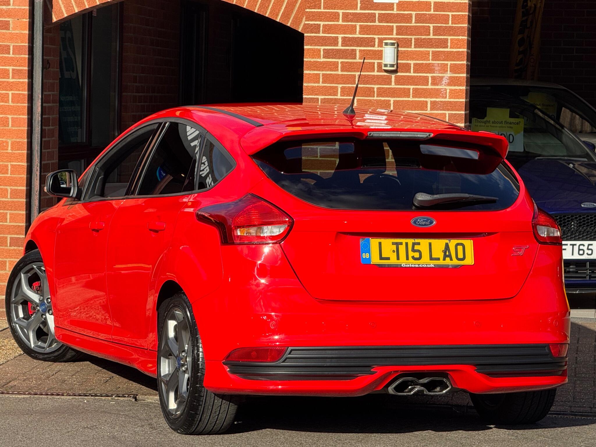 Ford Focus view 3