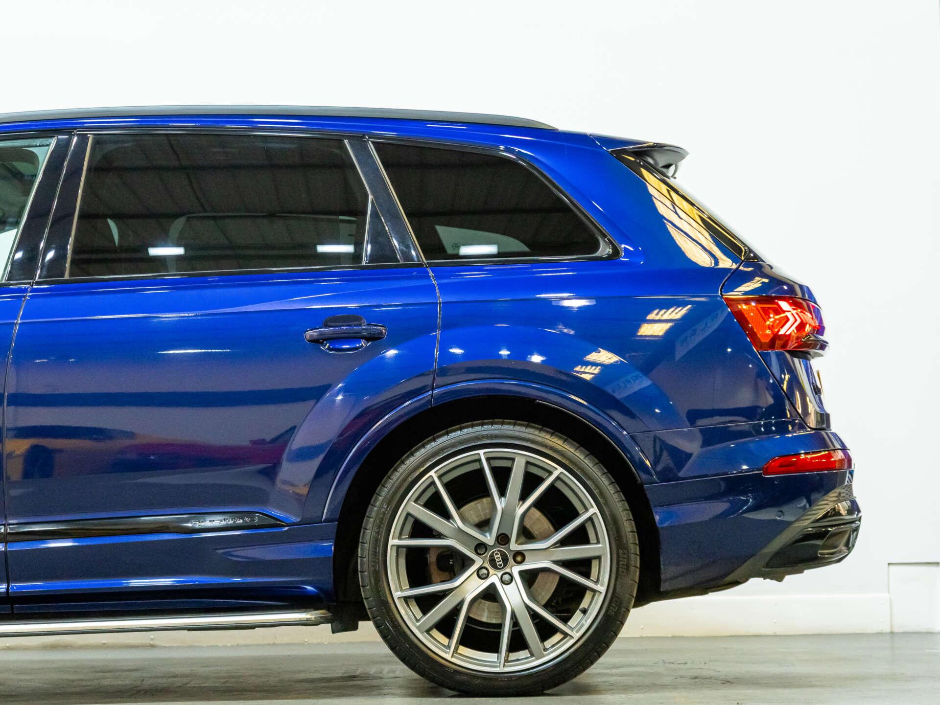 Audi Q7 view 21