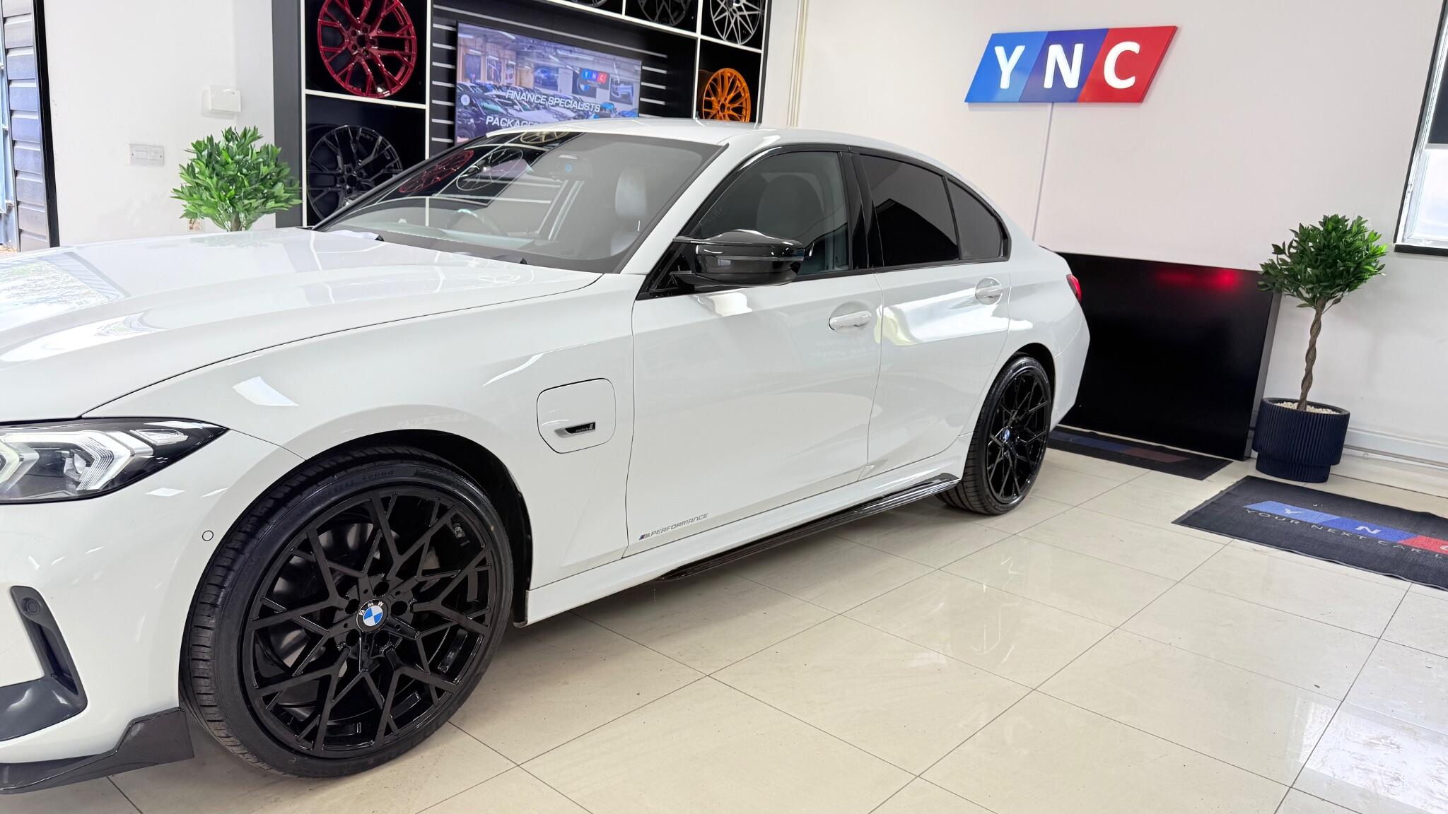 BMW 3 Series view 8