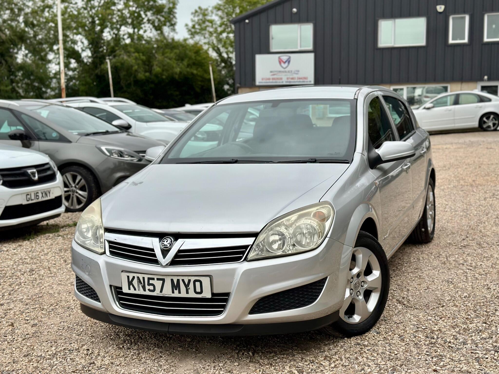Vauxhall Astra view 3