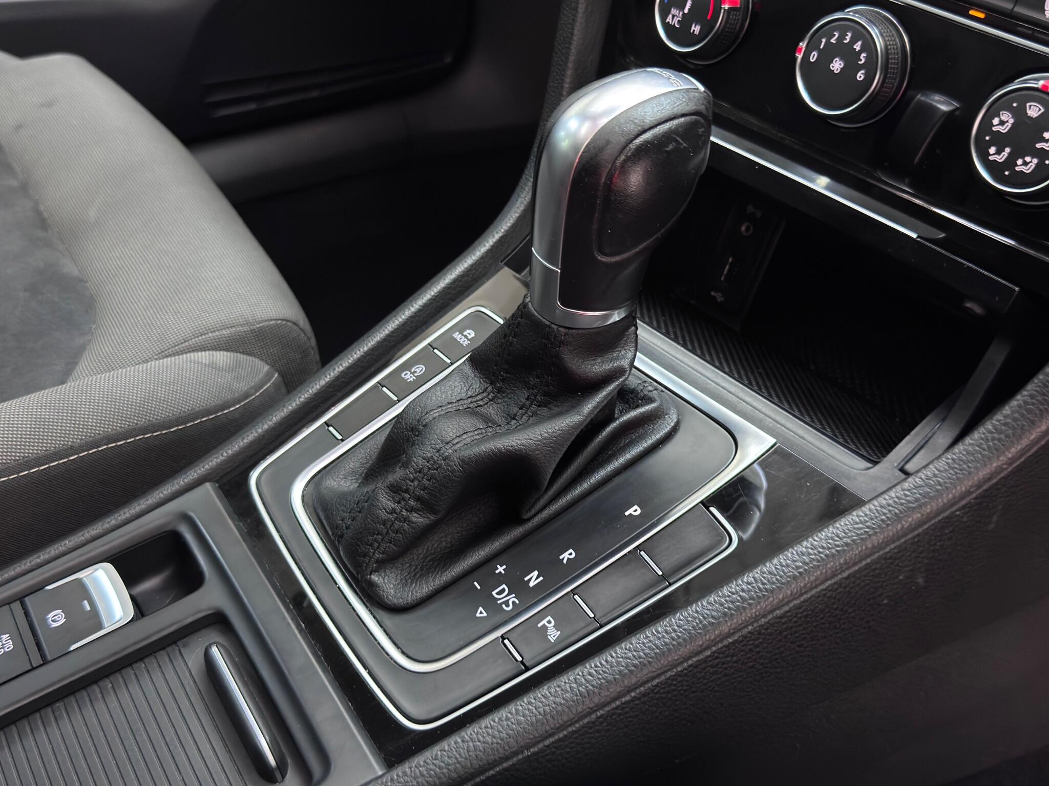 Volkswagen Golf view 7