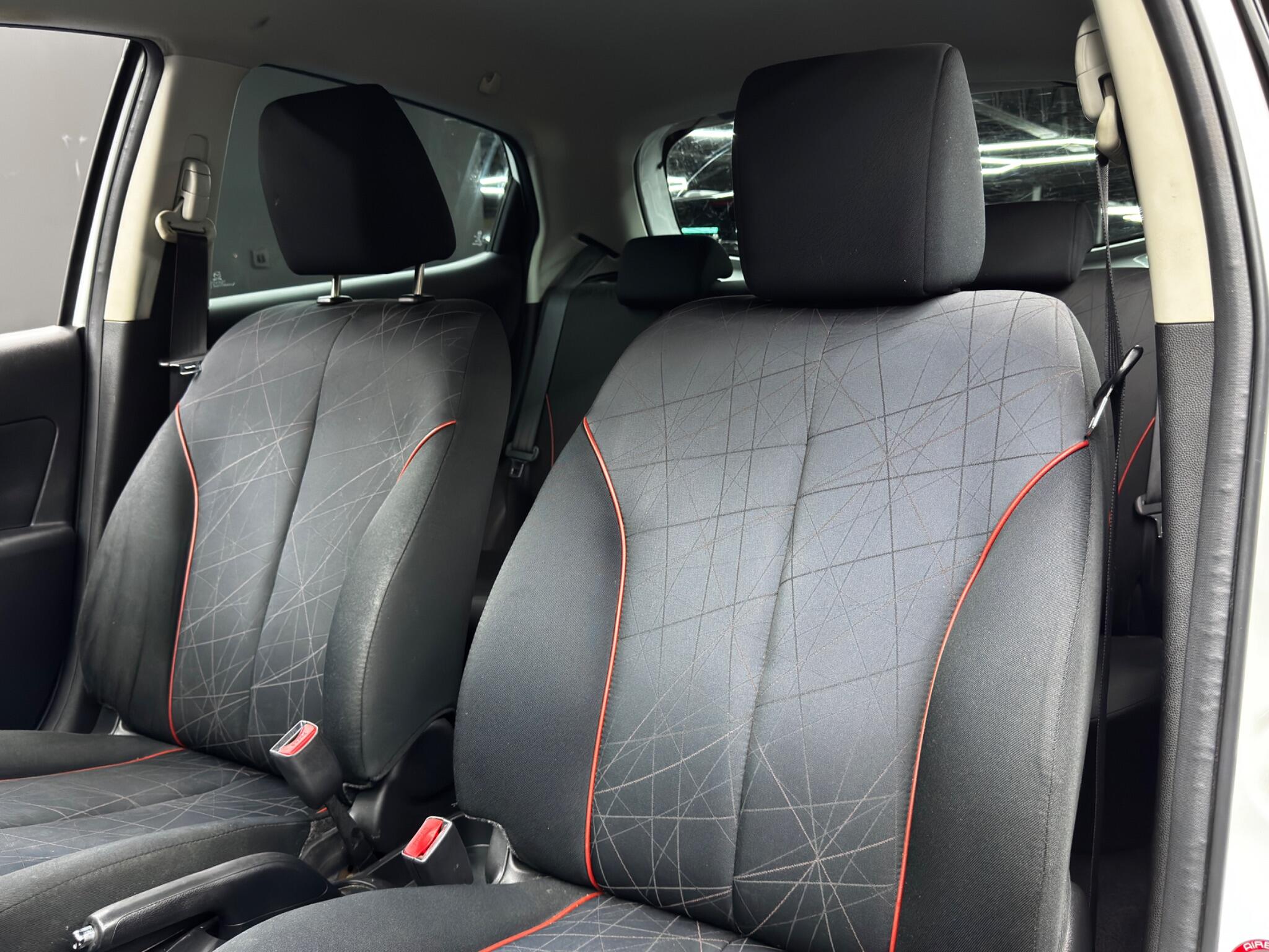 Mazda Mazda2 view 13