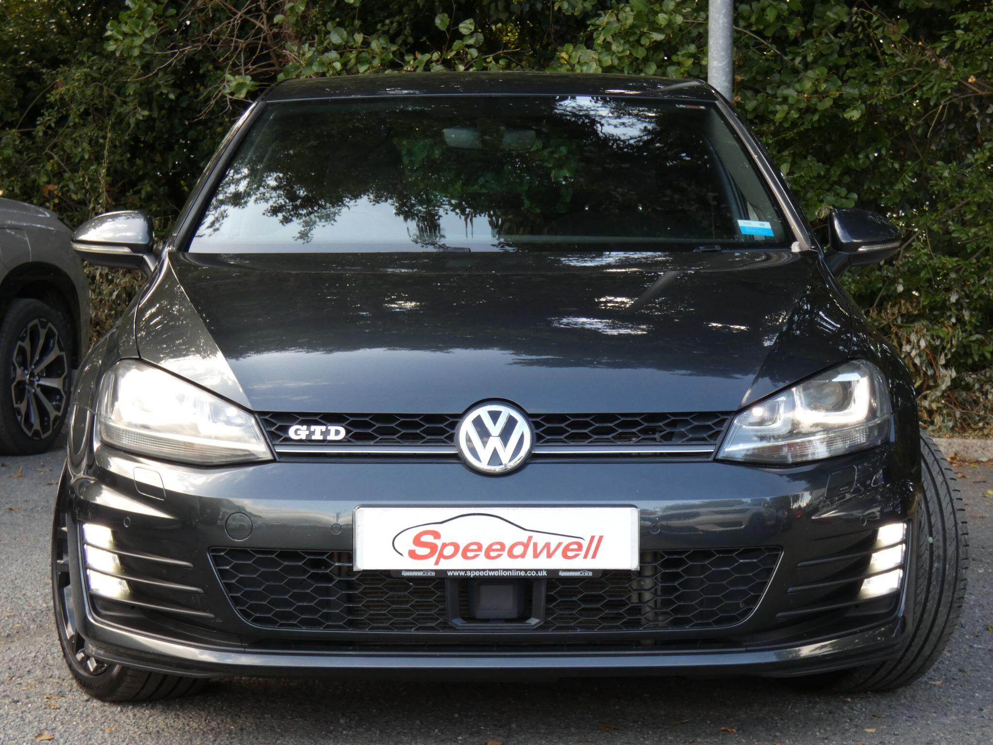 Volkswagen Golf view 6