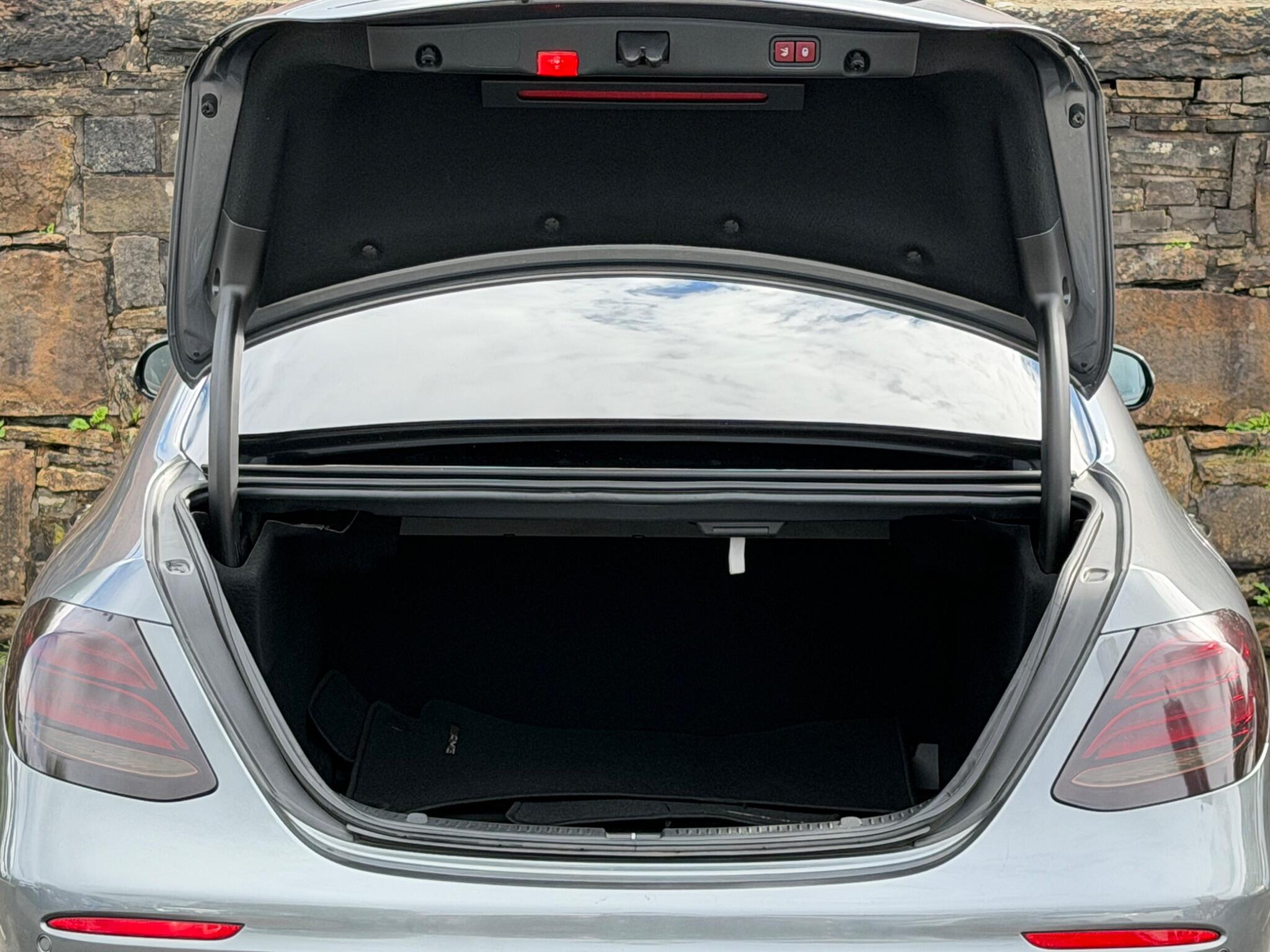 Mercedes-Benz E-Class view 24