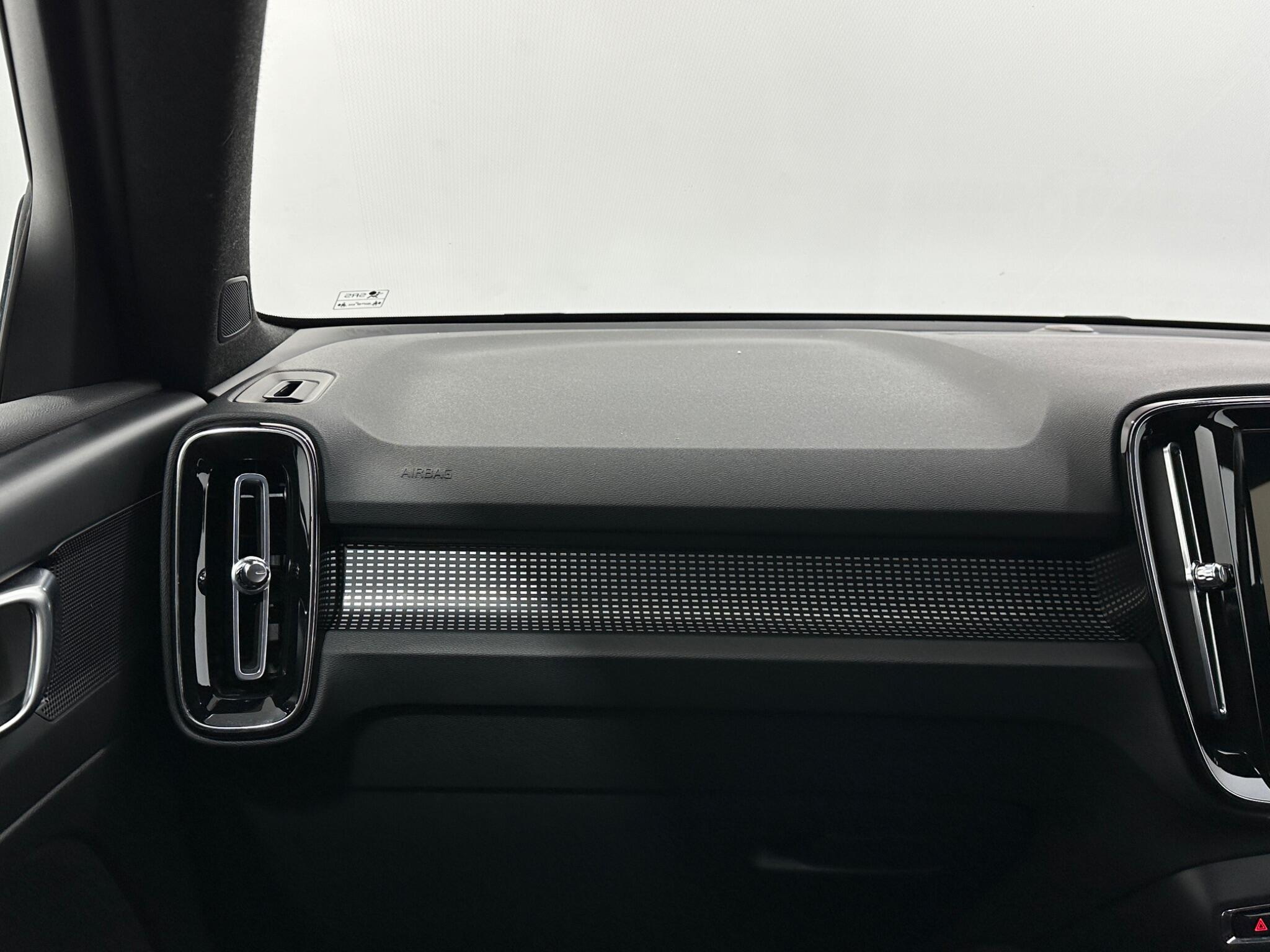 Volvo XC40 view 26