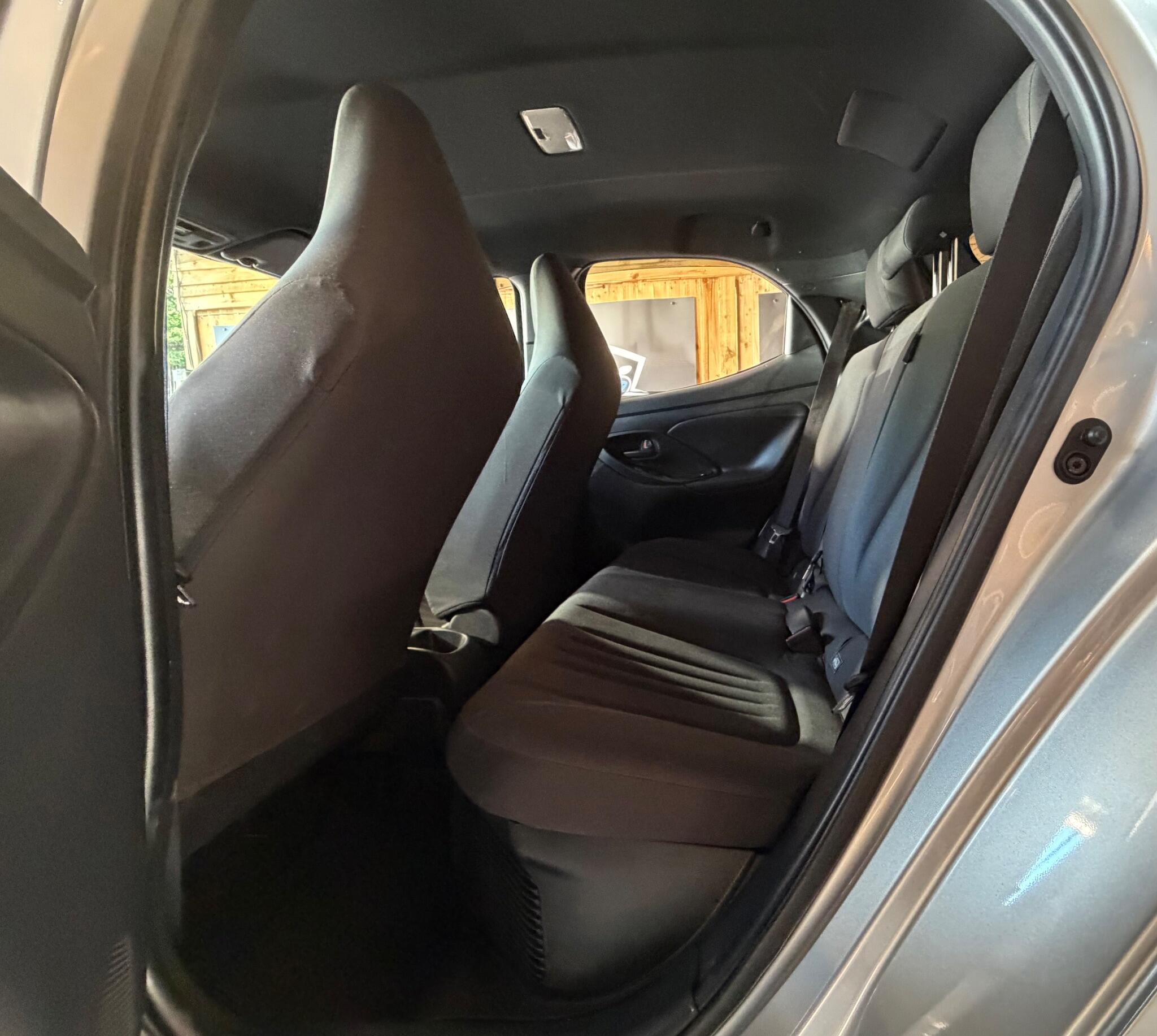 Toyota Yaris view 23