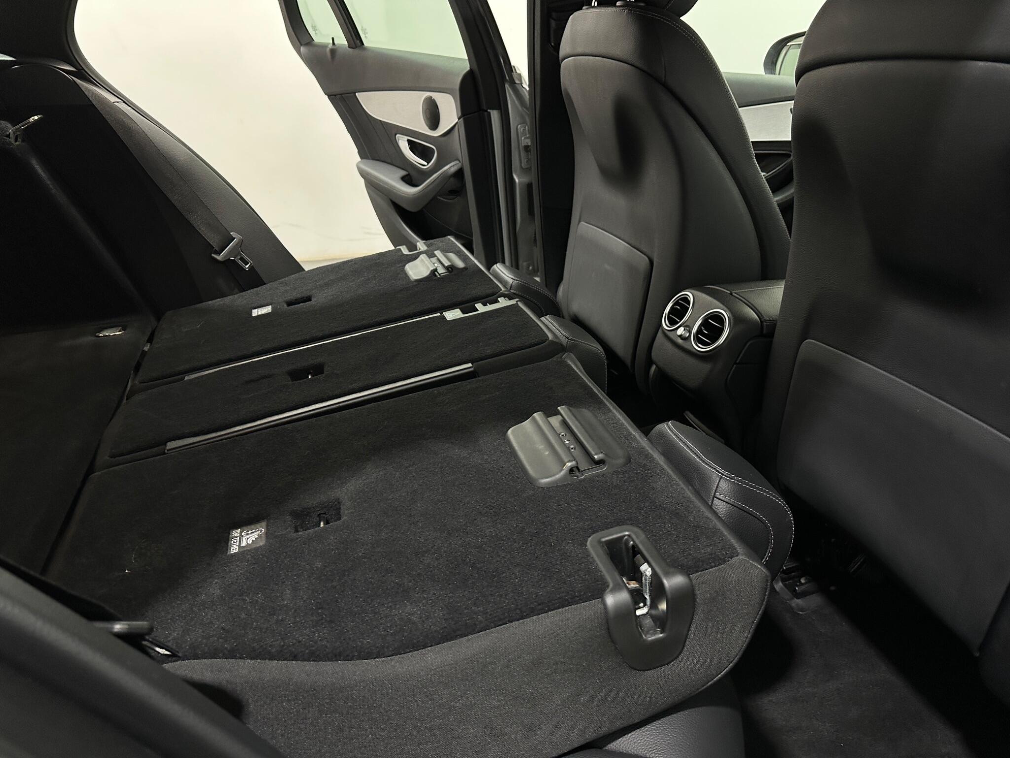 Mercedes-Benz C-Class view 47
