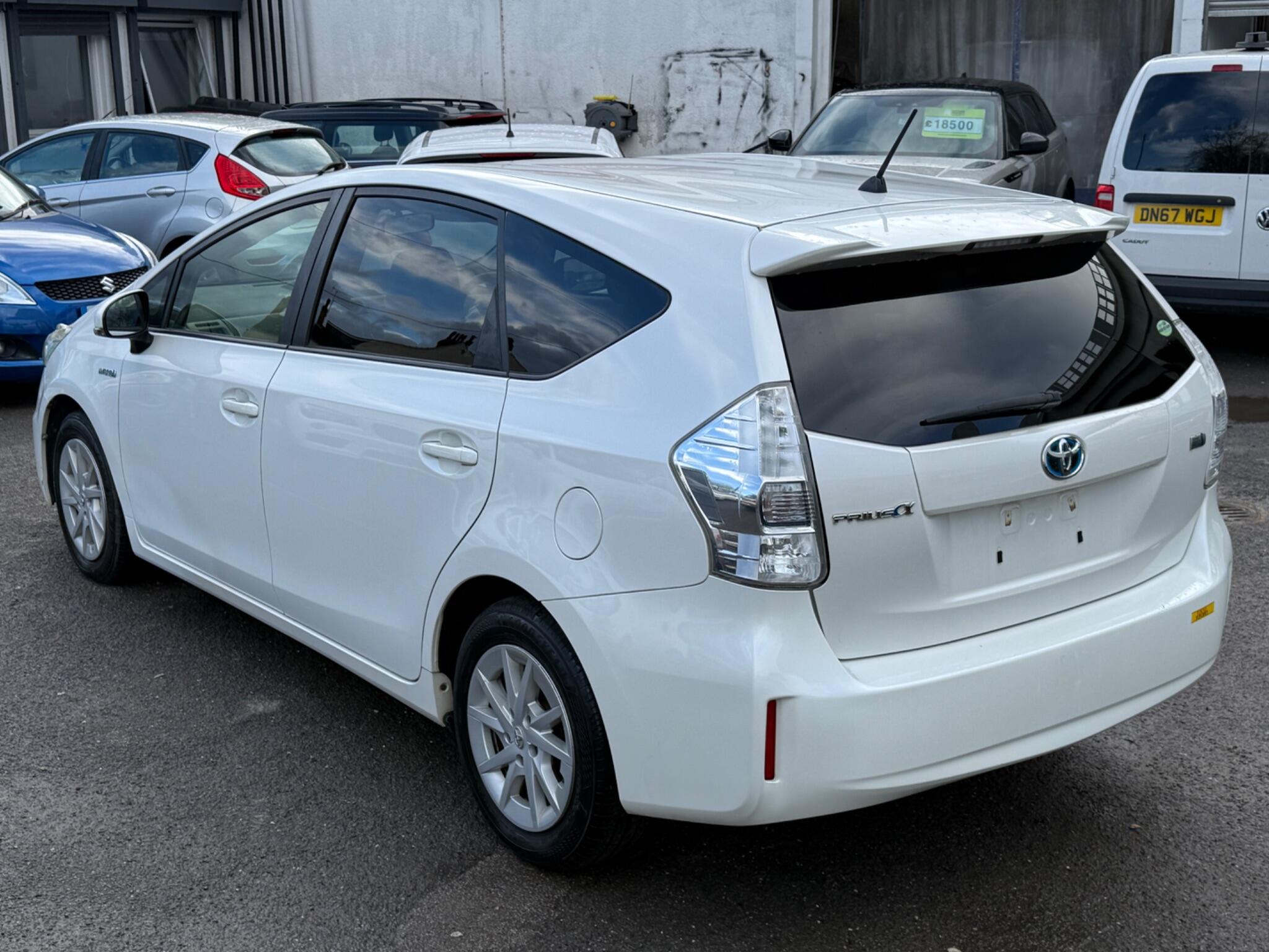 Toyota Prius+ - Image 15