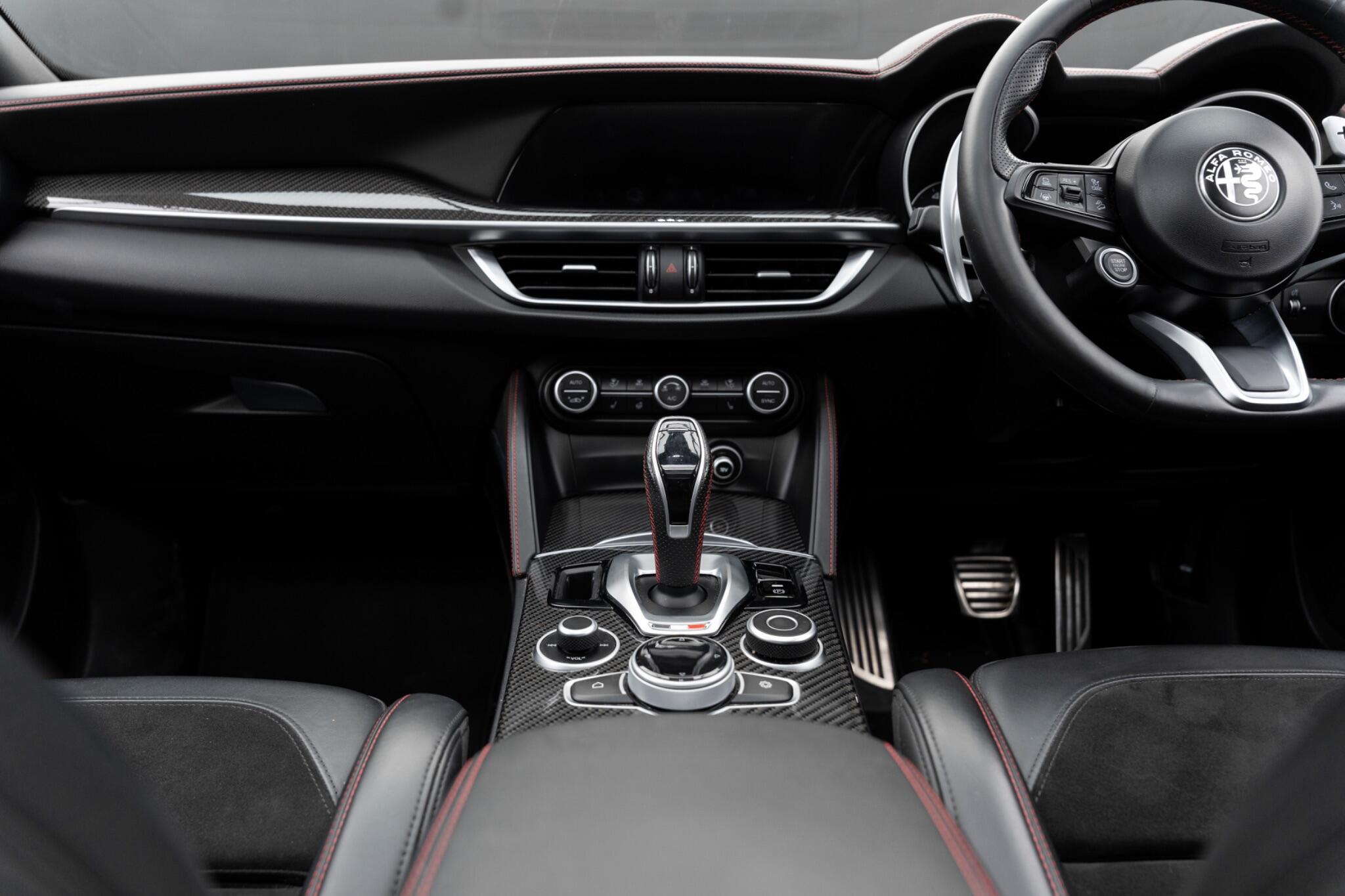 Alfa Romeo Stelvio view 46