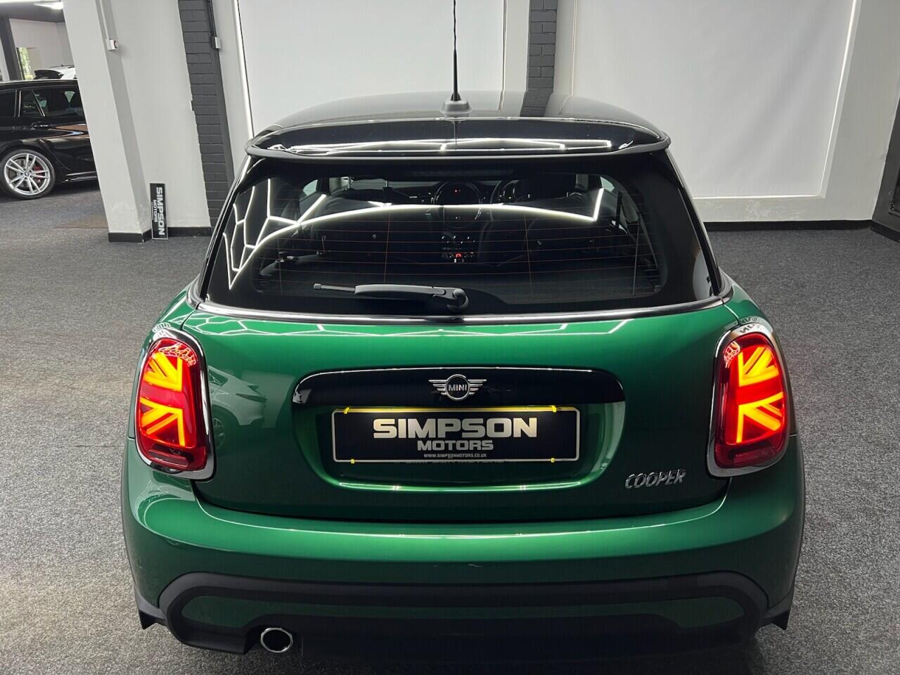Mini Hatch view 9
