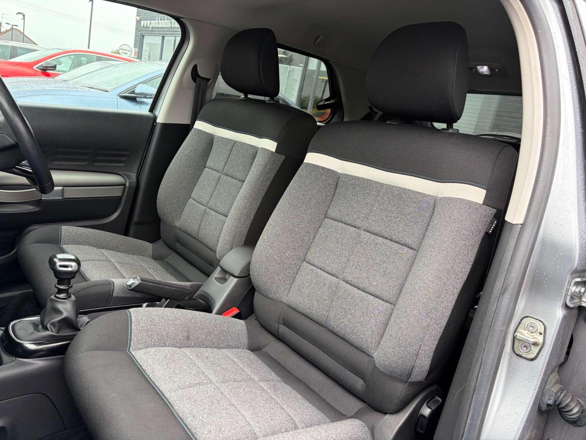 Citroen C4 Cactus view 17