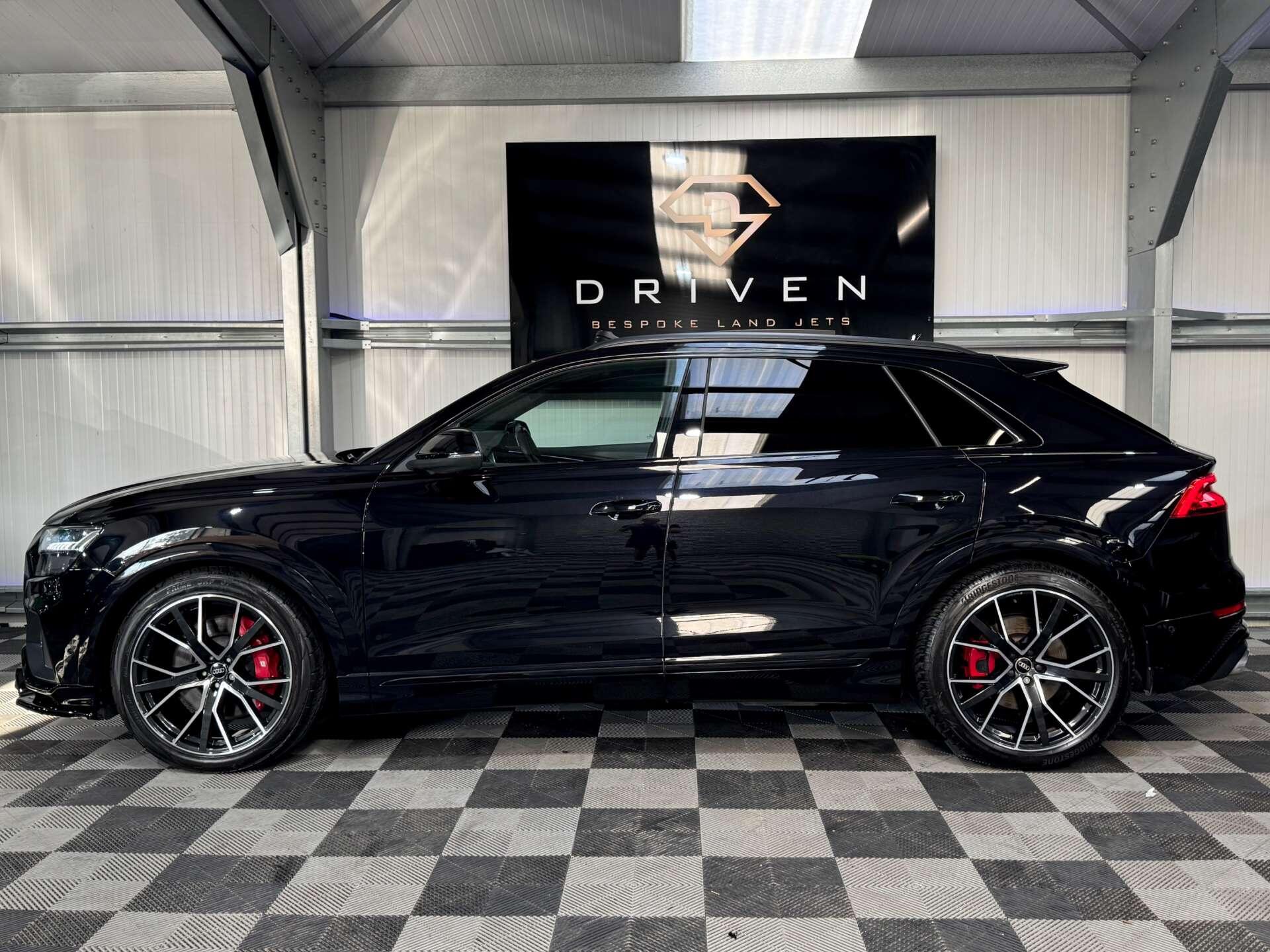 Audi SQ8 view 10