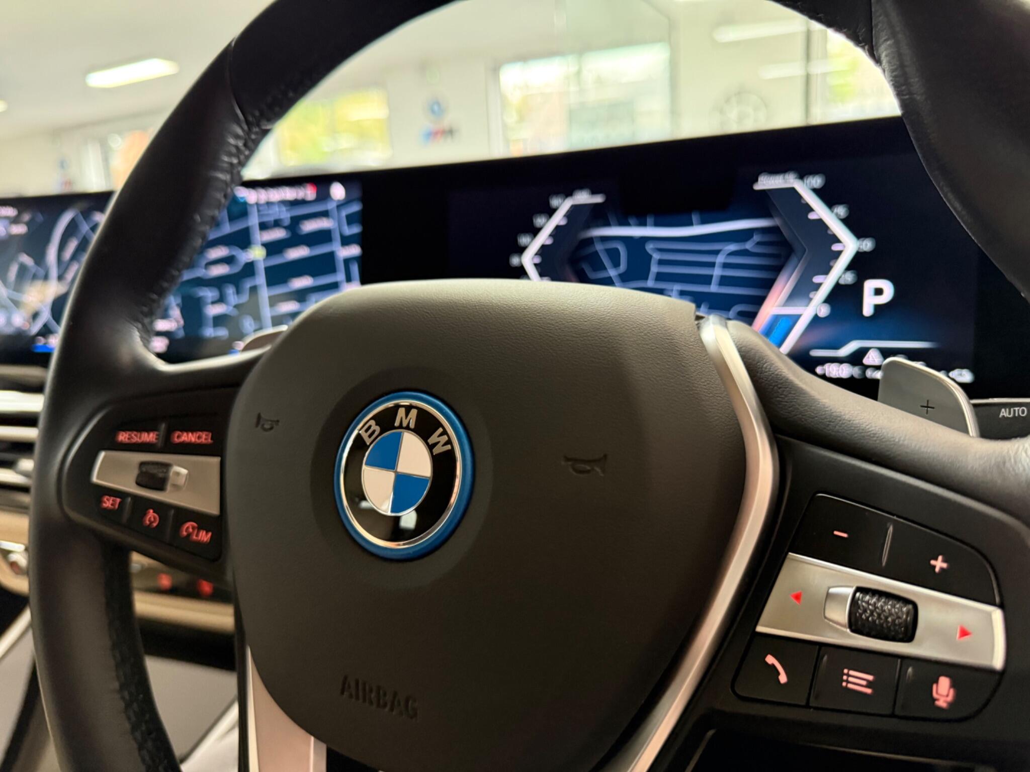 BMW 3 Series view 18
