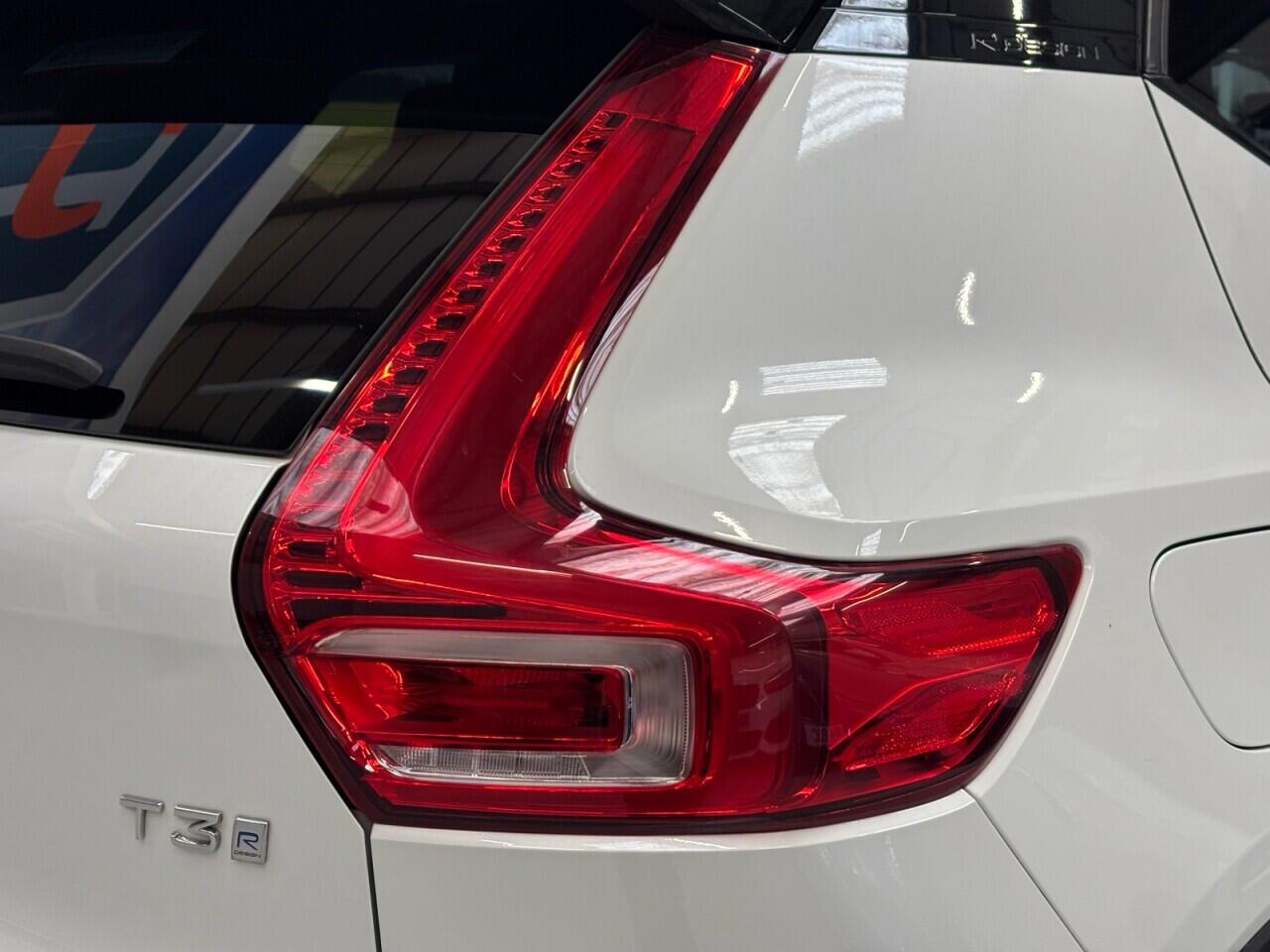 Volvo XC40 view 45