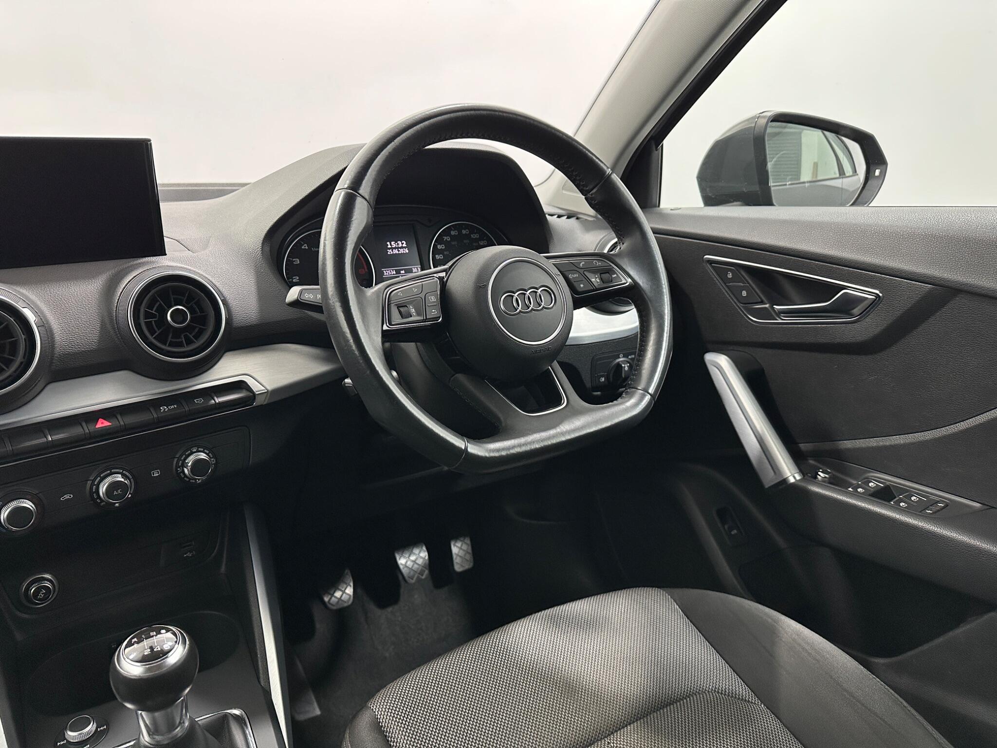 Audi Q2 view 12