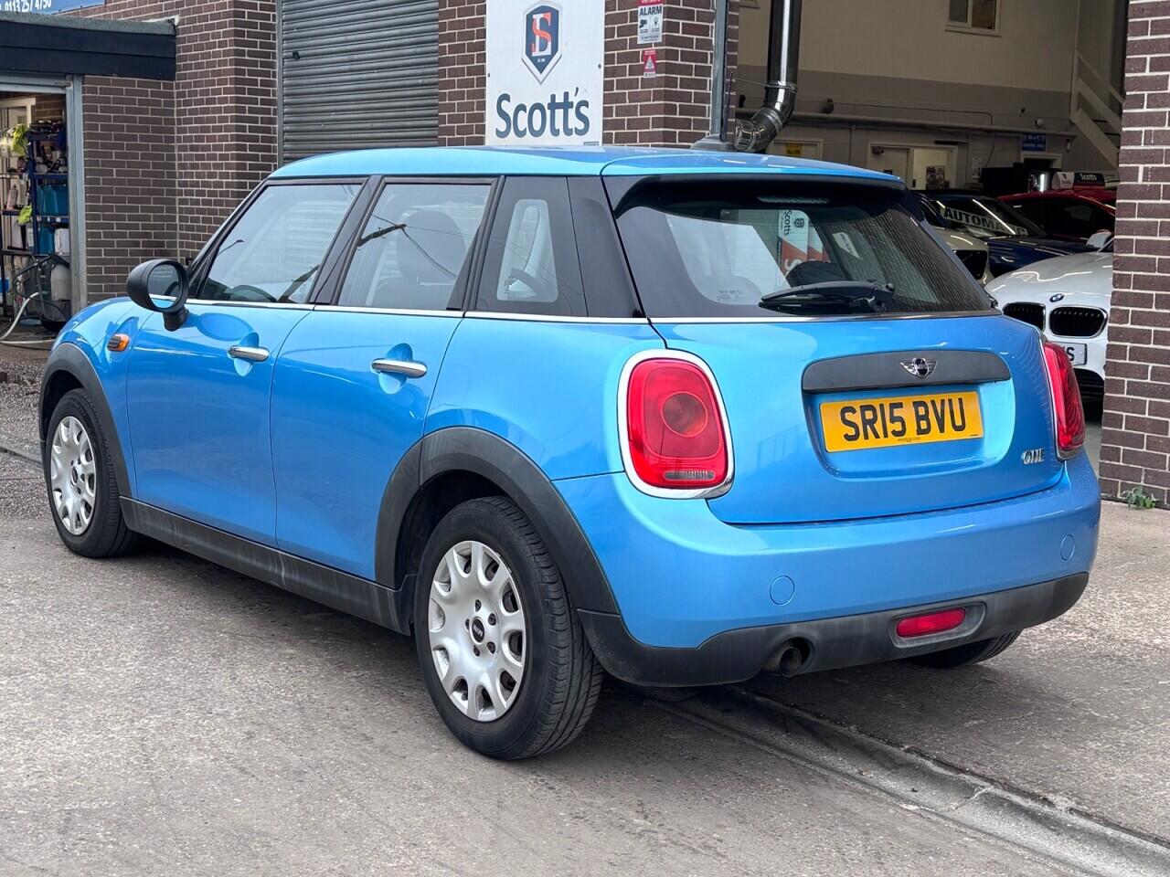 Mini Hatch view 5