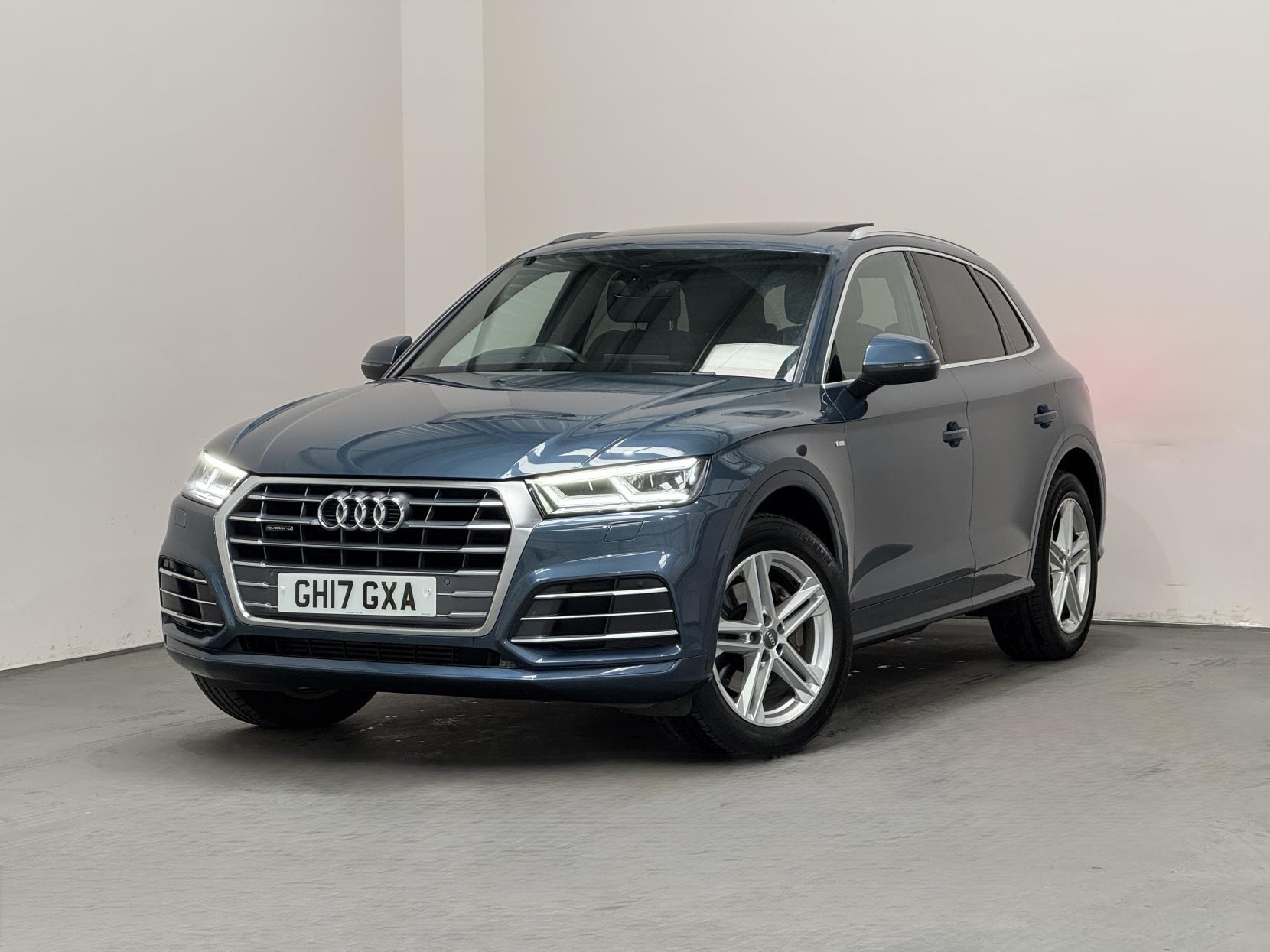 Audi Q5 view 8
