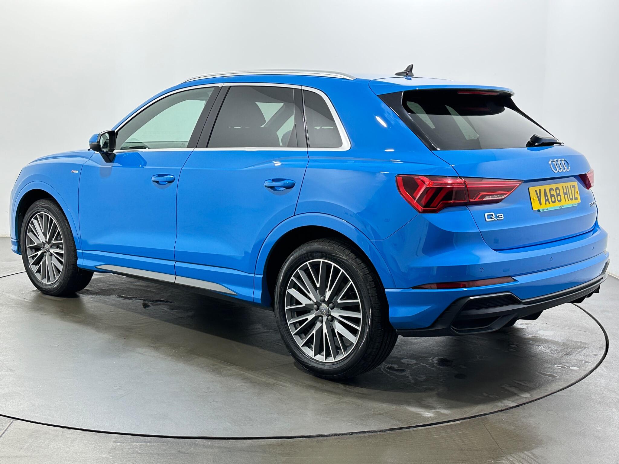 Audi Q3 view 6
