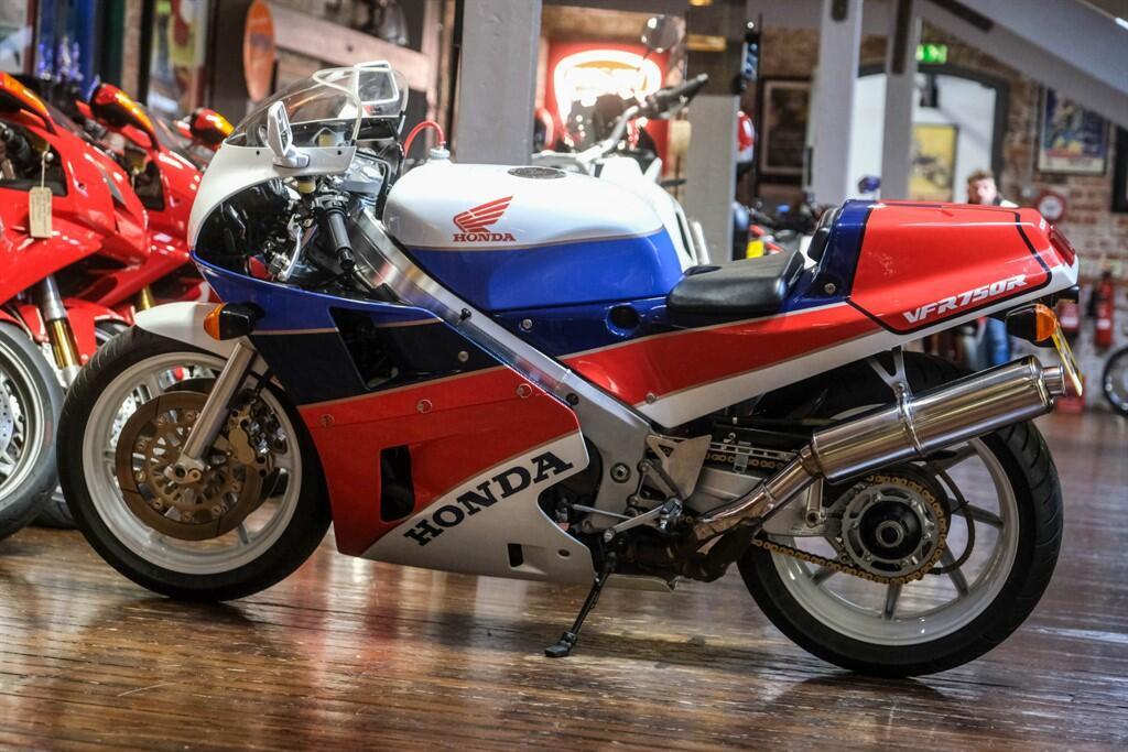 Honda VFR750 view 2