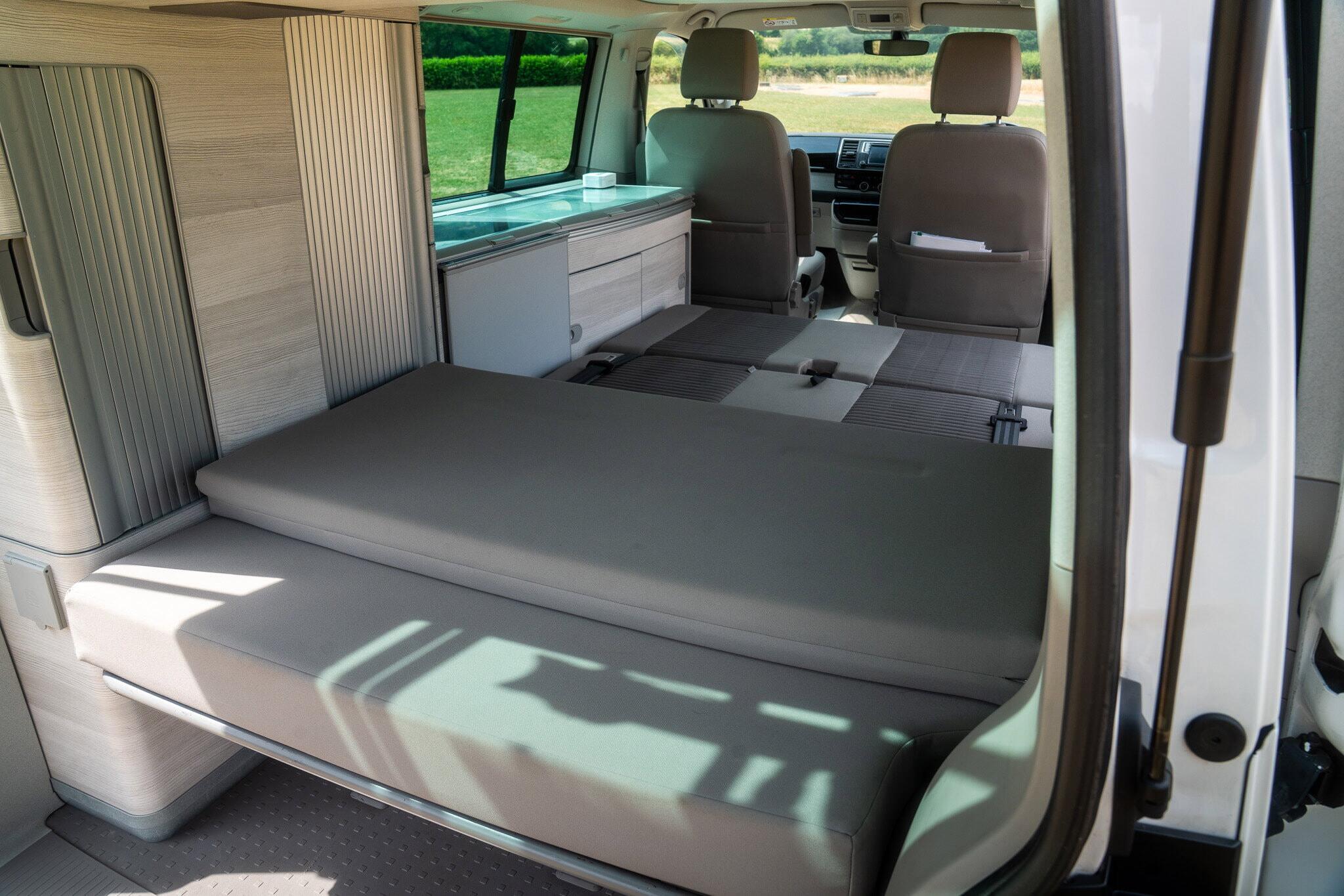 Volkswagen California view 48