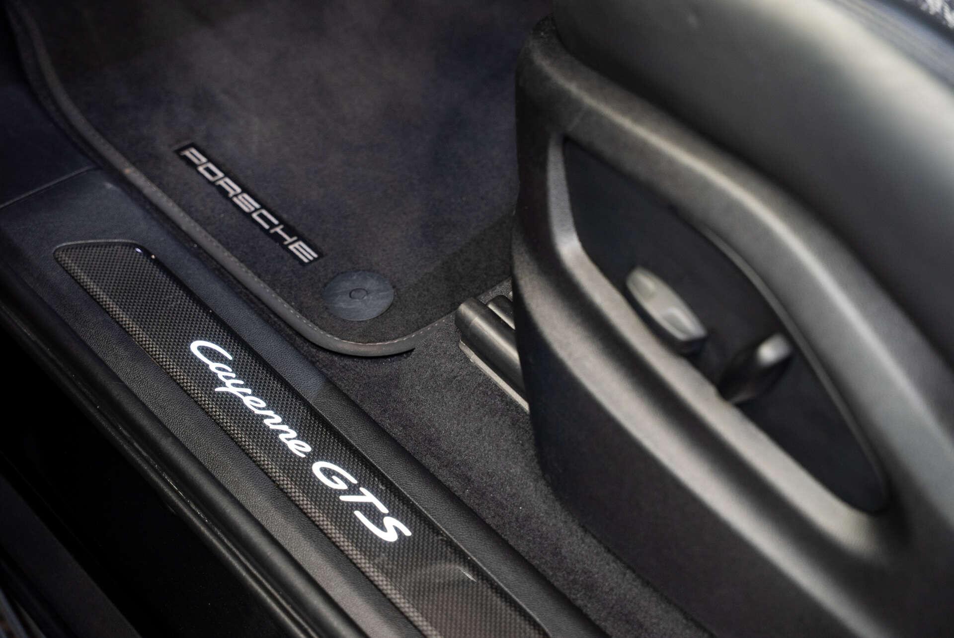 Porsche Cayenne view 18