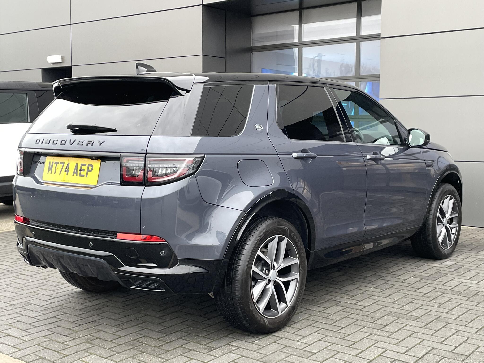 Land Rover Discovery Sport view 52