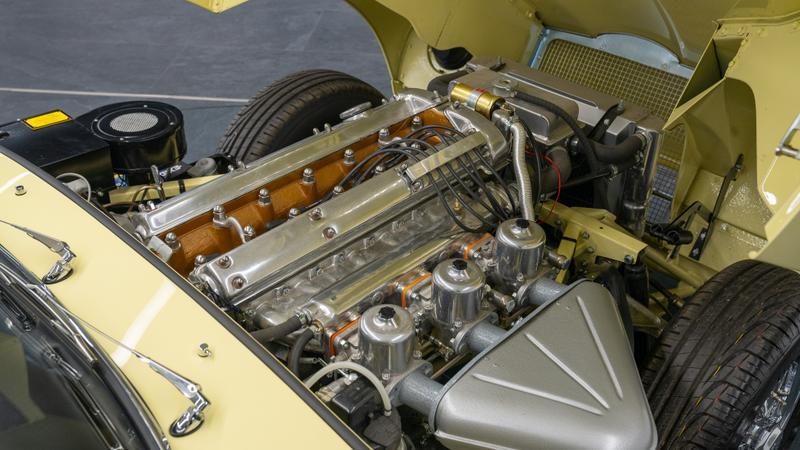 Jaguar E-Type view 20