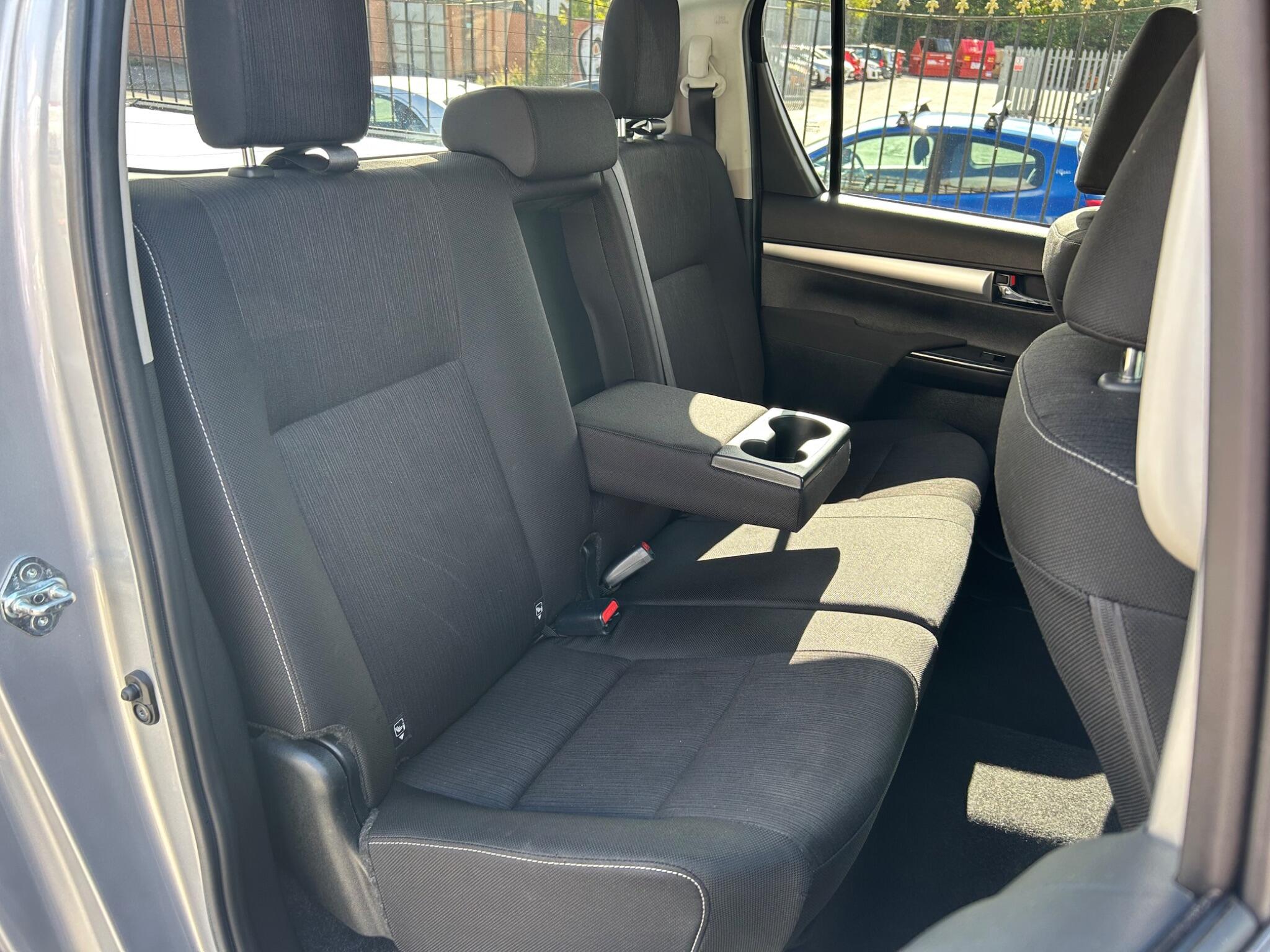 Toyota Hilux view 42