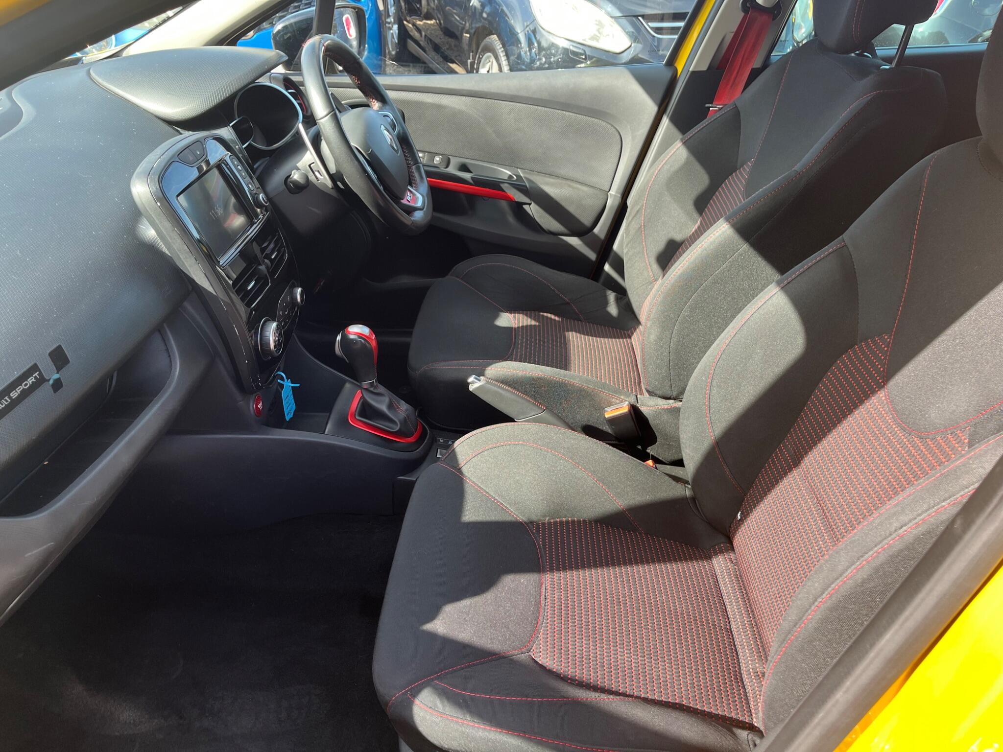Renault Clio view 12