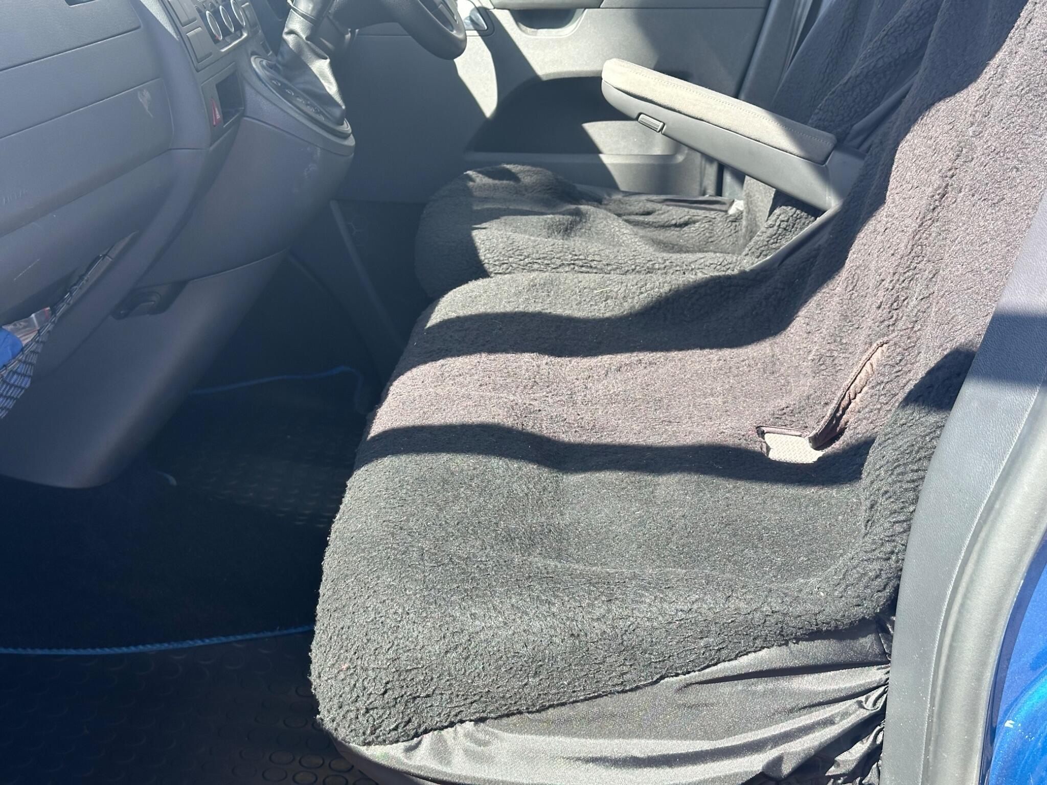 Volkswagen Transporter view 9