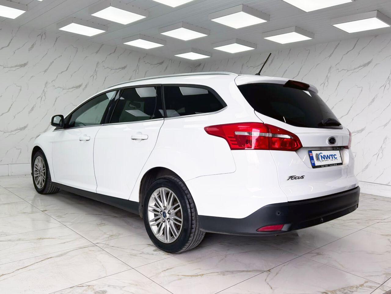 Ford Focus view 8