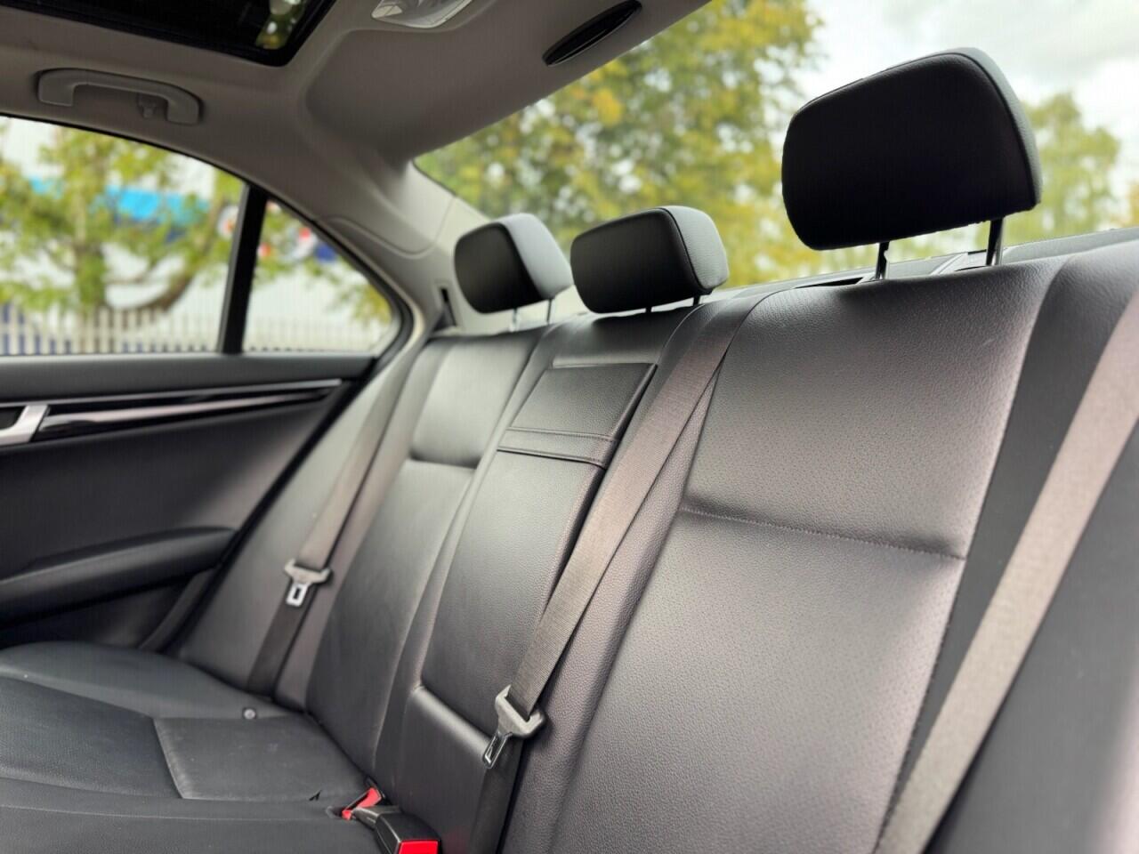 Mercedes-Benz C-Class view 32