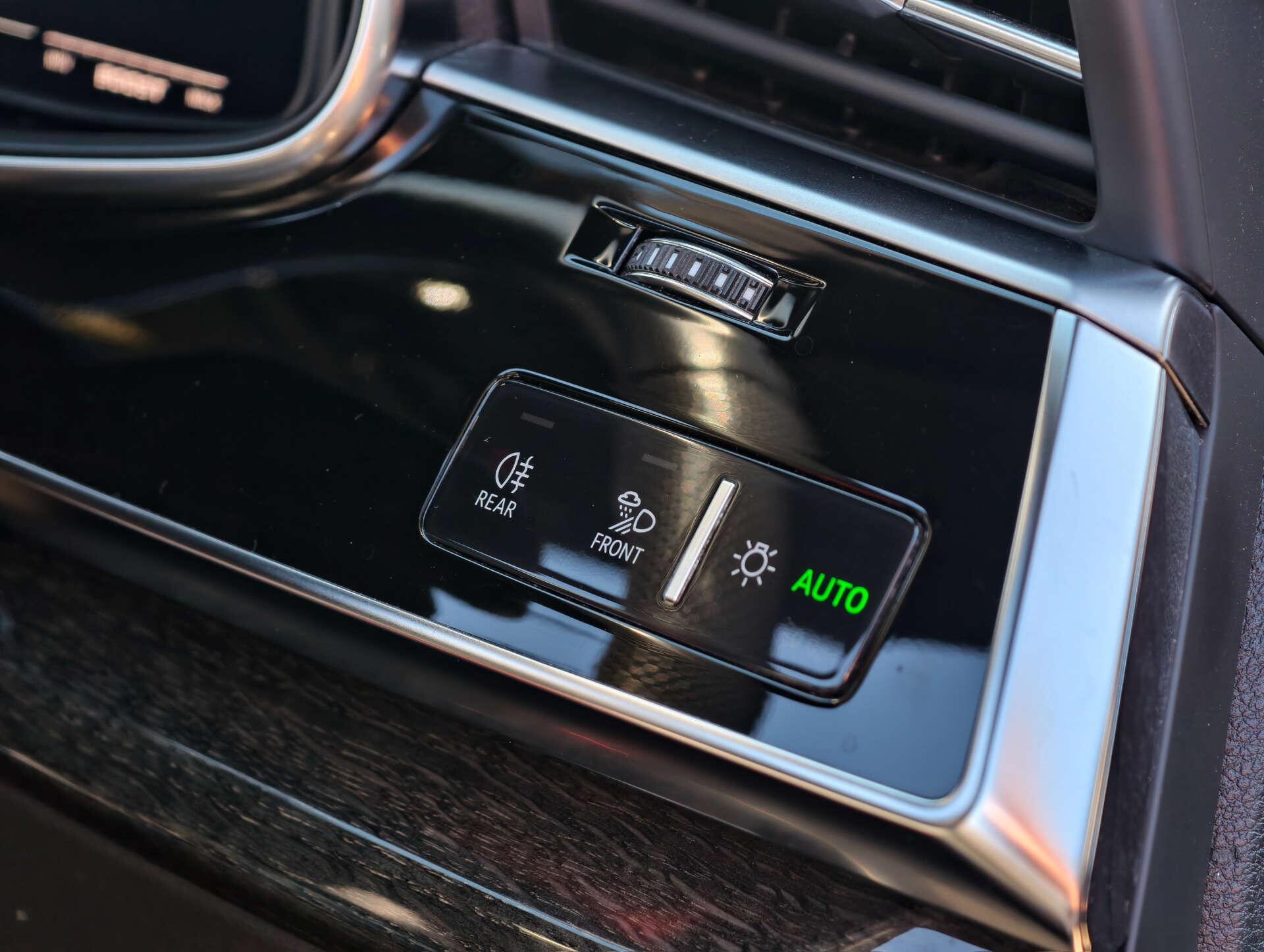 Audi Q8 view 36