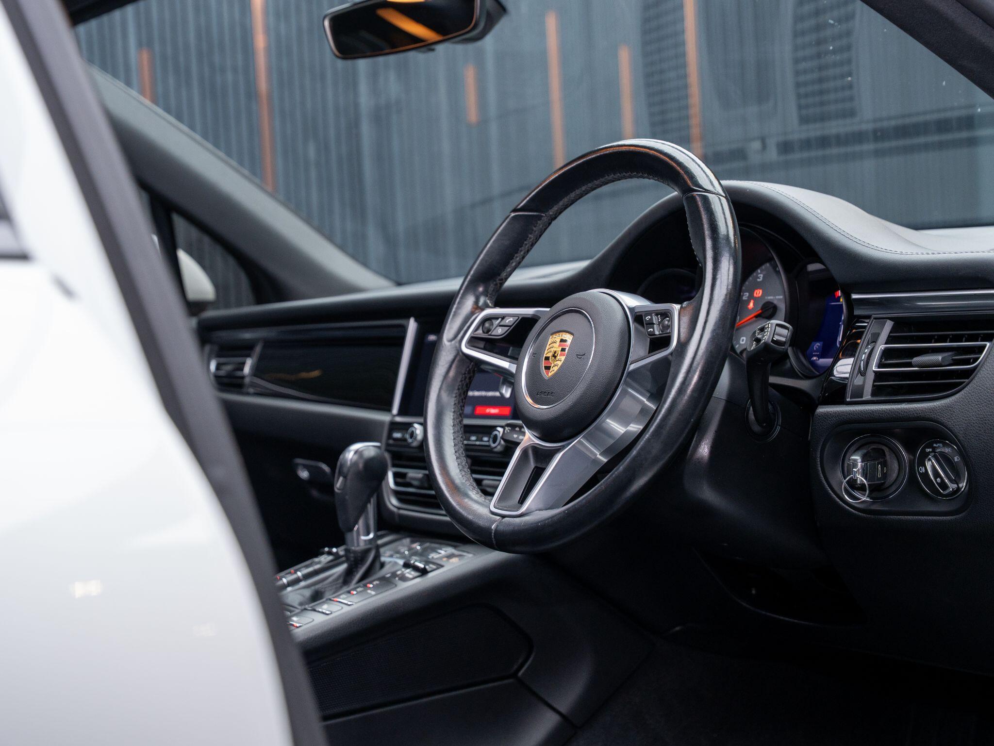 Porsche Macan view 10
