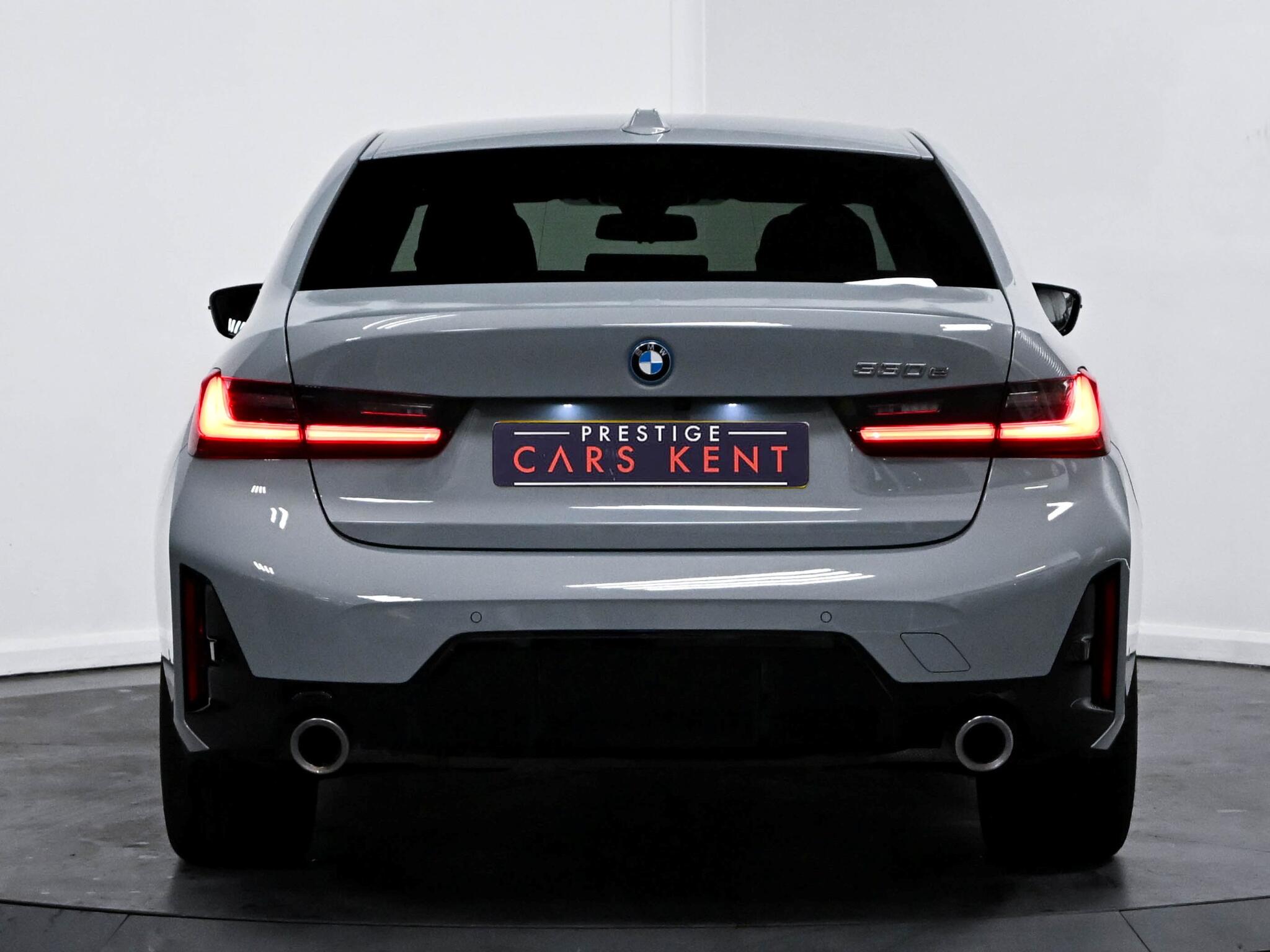 BMW 3 Series view 17