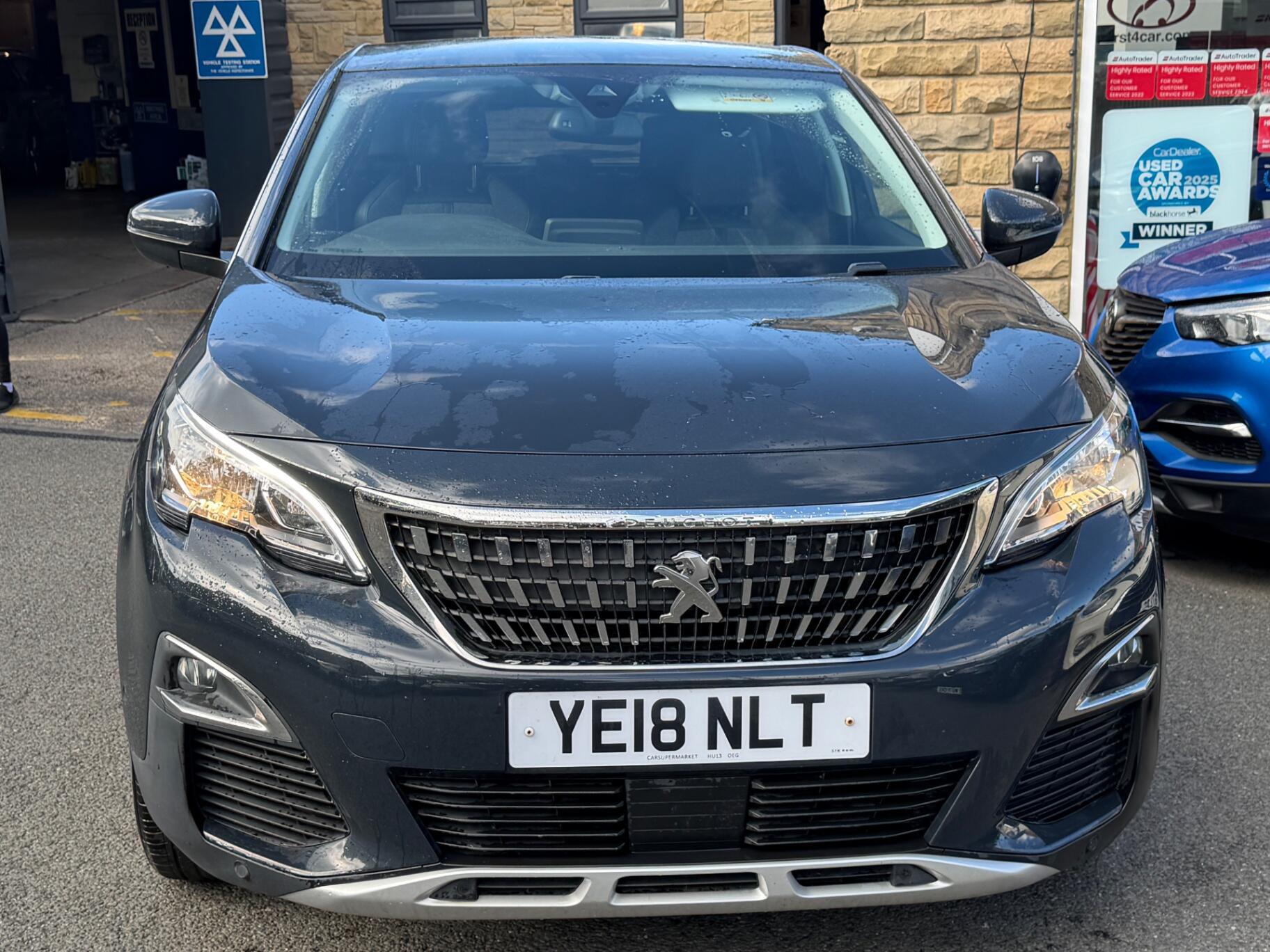 Peugeot 3008 view 3