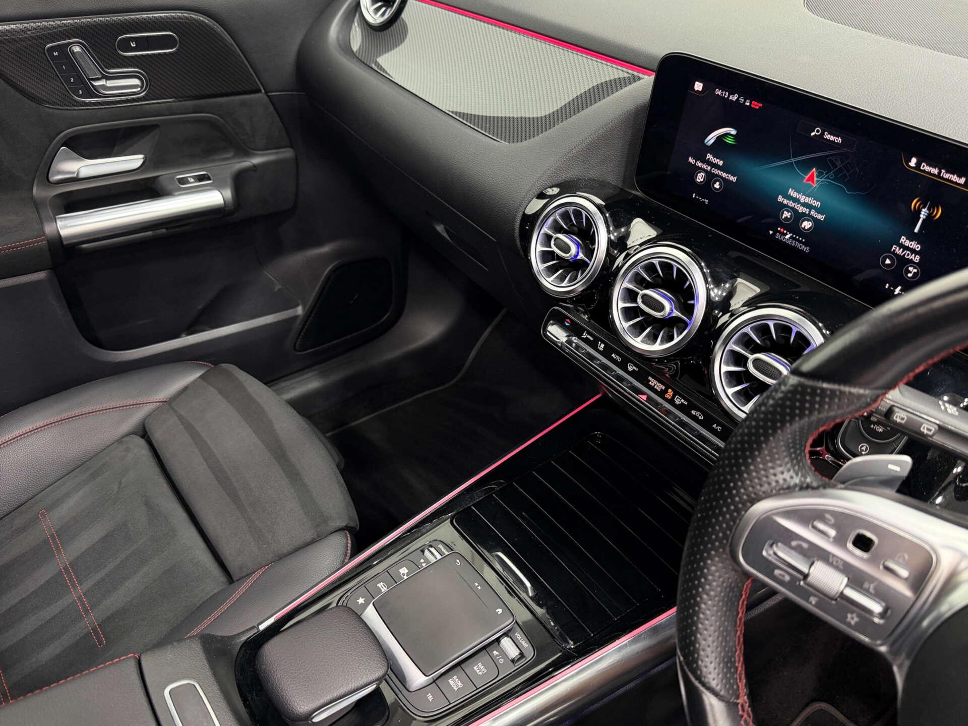 Mercedes-Benz Gla view 33