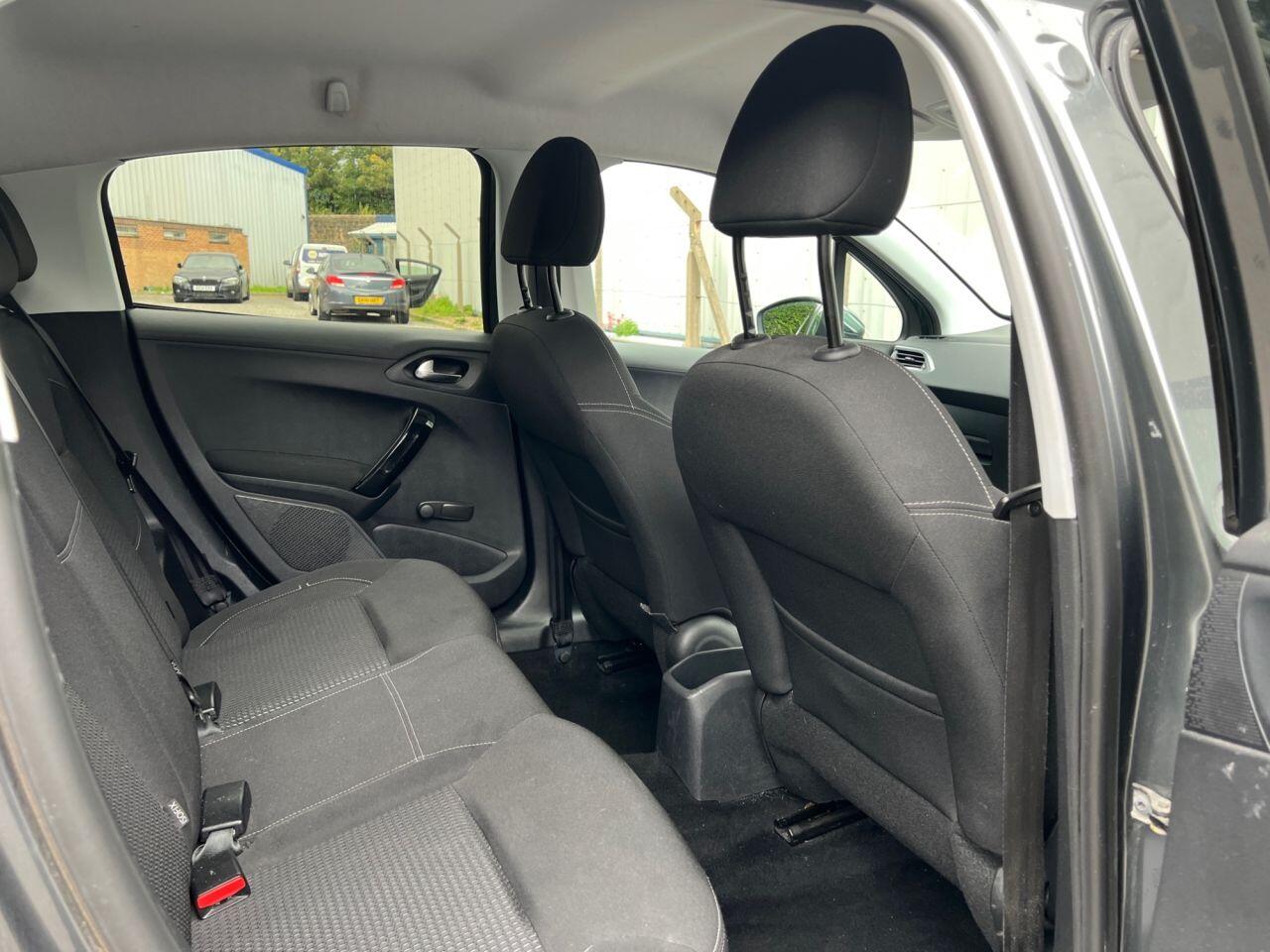Peugeot 208 view 16