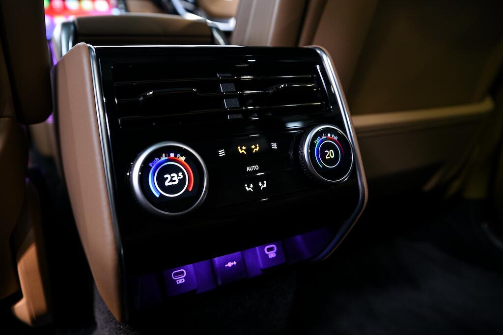 Land Rover Range Rover view 24
