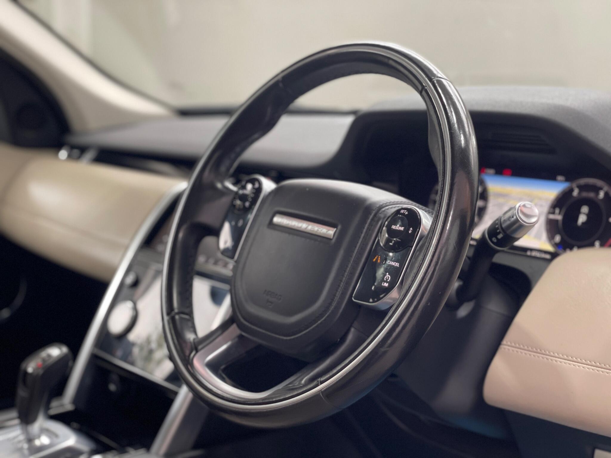 Land Rover Discovery Sport view 38