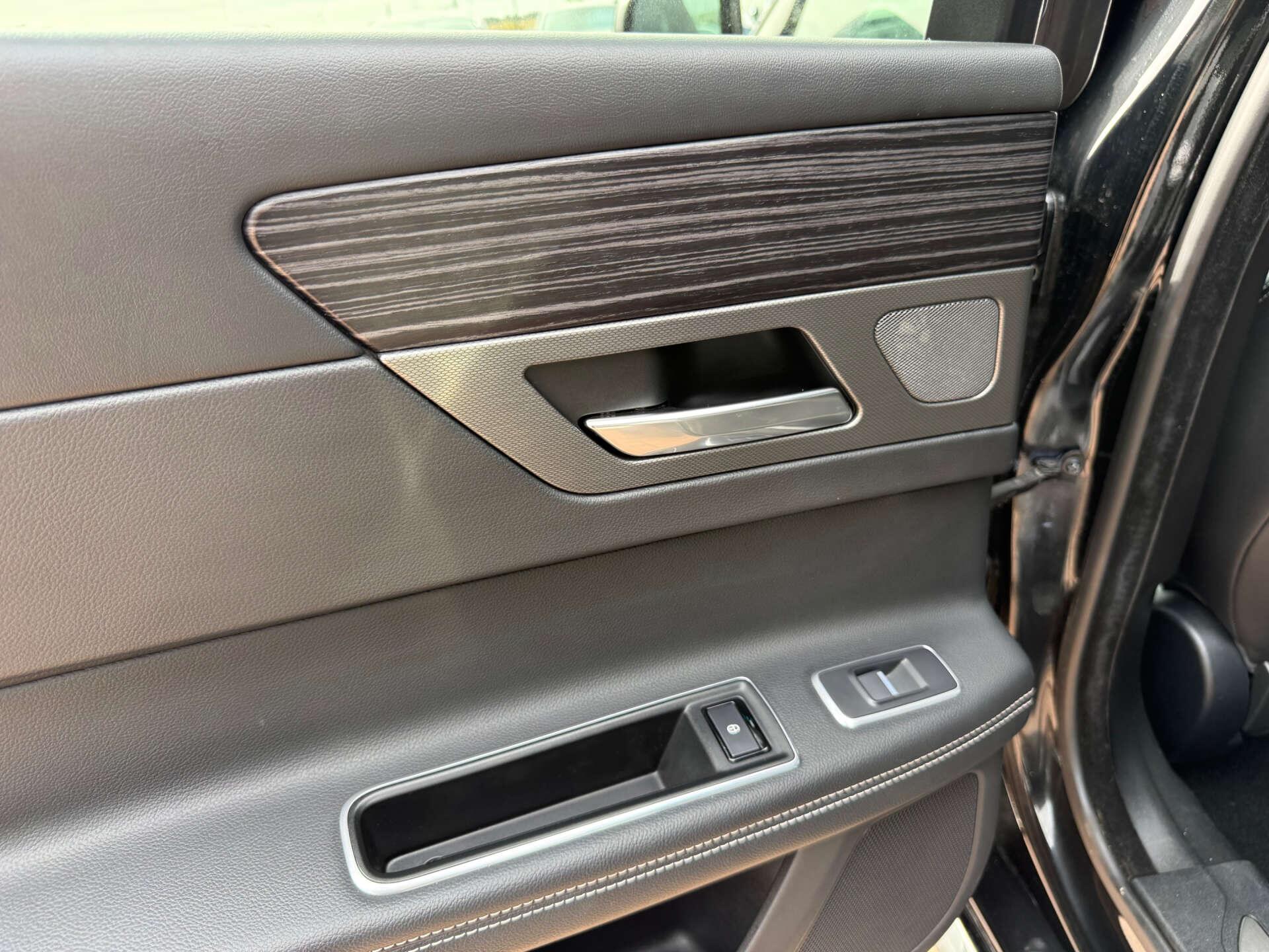 Jaguar XF view 67